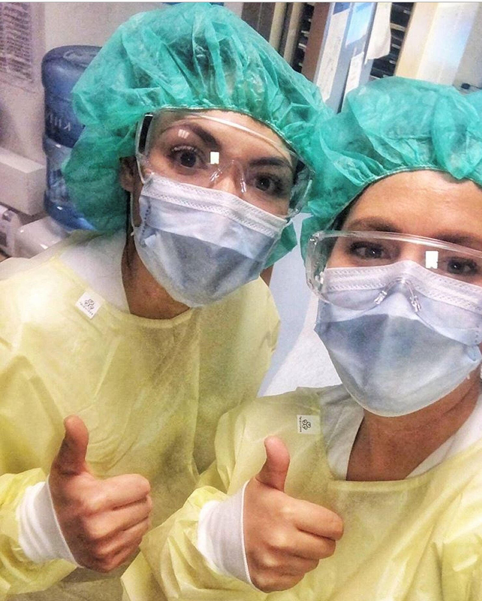 Bildet viser Stine Melissa Jørgensen og en kollega