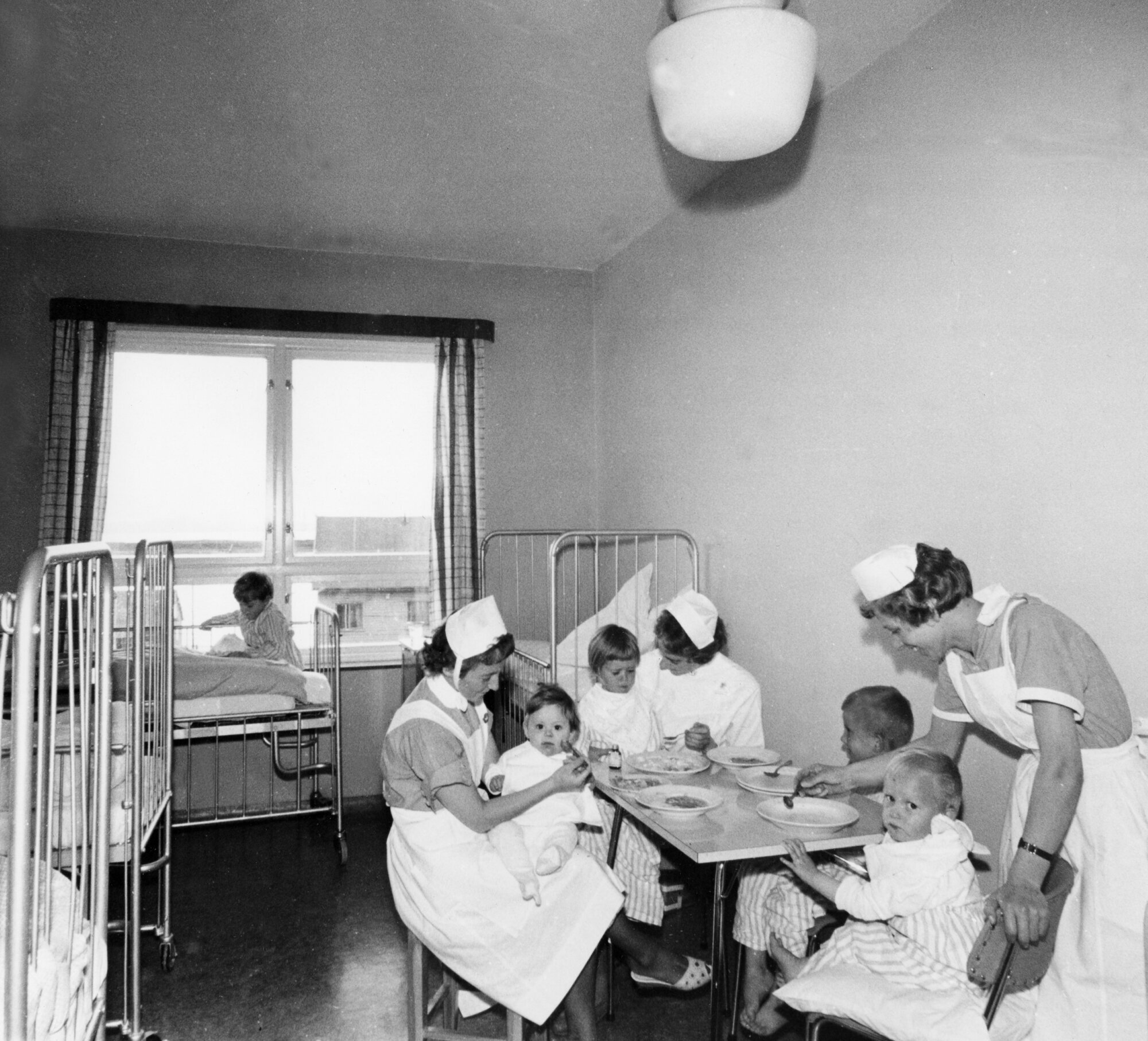 Bildet viser barn på sykehus.