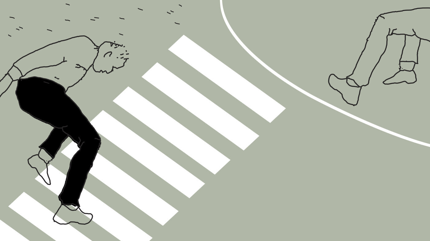 Illustrasjonen viser en eldre mann som har falt i et fotgjengerfelt