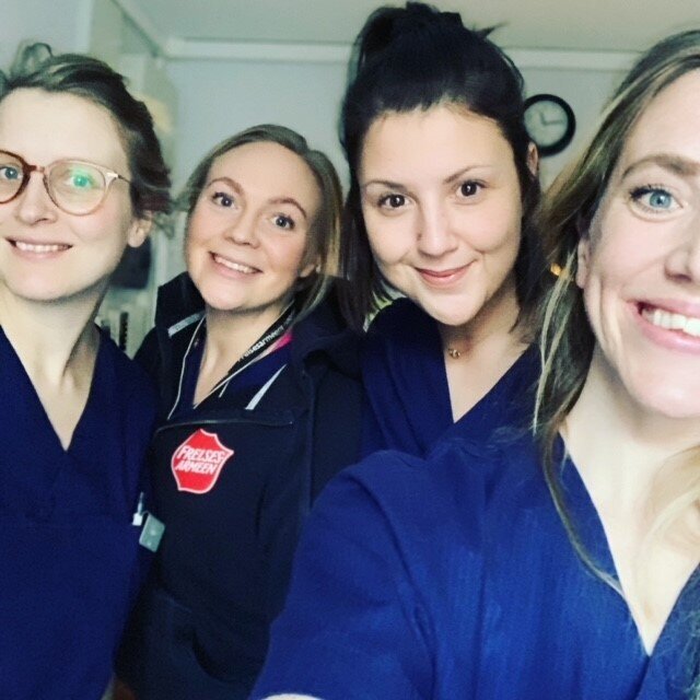 Bildet viser flere ansatte på Gatehospitalet.