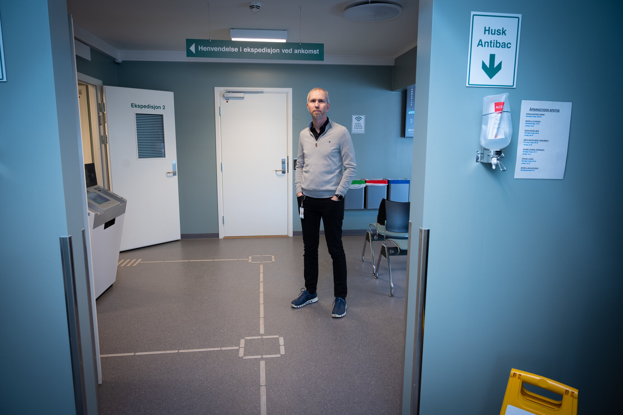 Bildet viser Bent Håkan Lindberg på legevakten i Hamar.