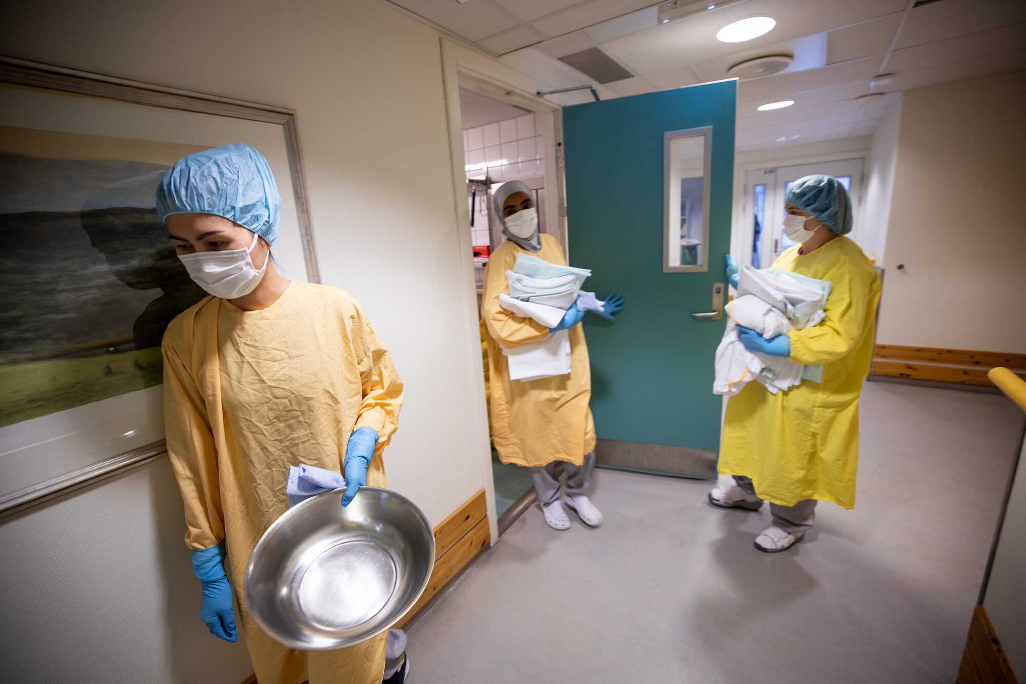 Bildet viser helsefagarbeider Catherine ­Desotto (fra venstre), syke­pleier Nafisa Mohamed og helse­fagarbeider Svetla Mandeva.