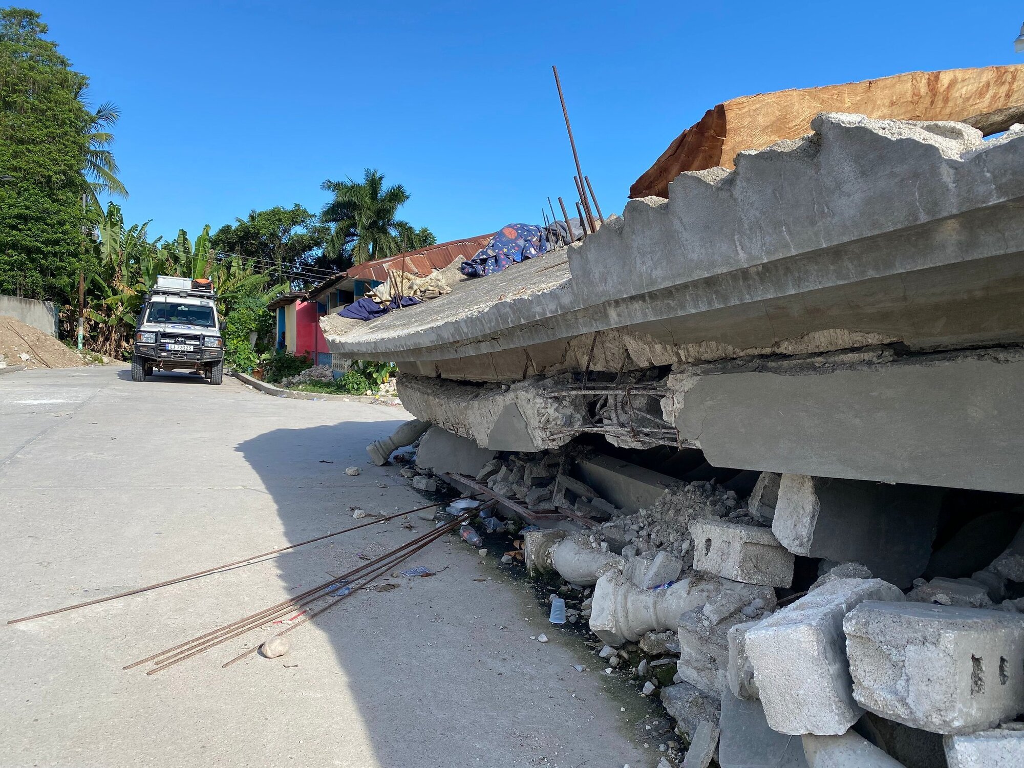 Bildet viser skader etter jordskjelv.