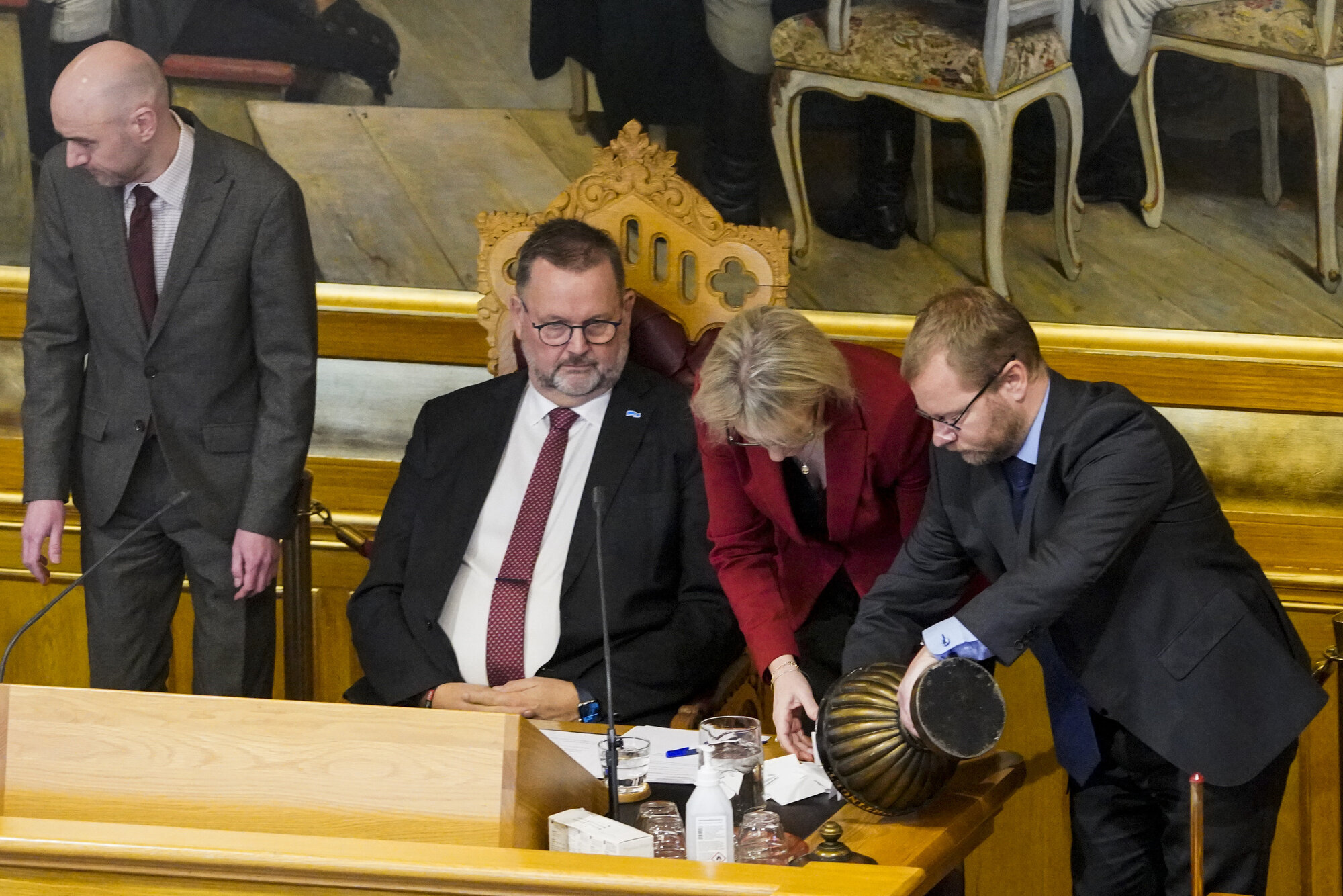 Bildet viser scene fra valget av ny president og visepresident på Stortinget.