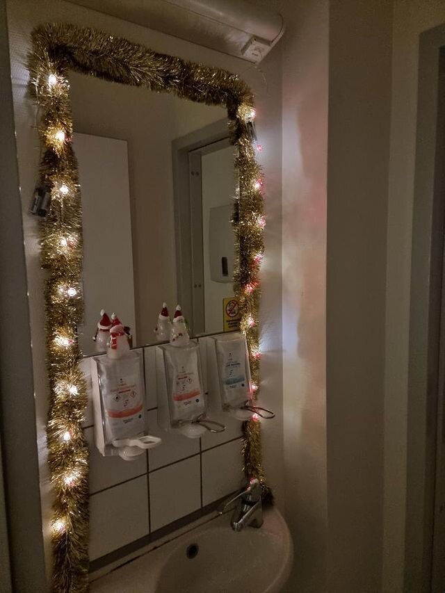 Bildet viser vasken på personaltoalettet på Sykehuset Sørlandet Arendal.