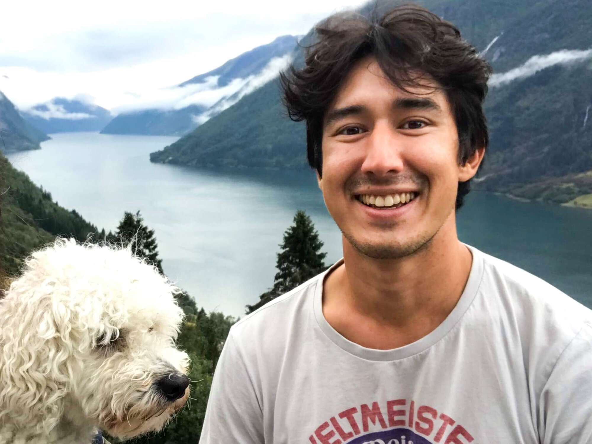 Daniel Agung bildet viser Daniel Agung