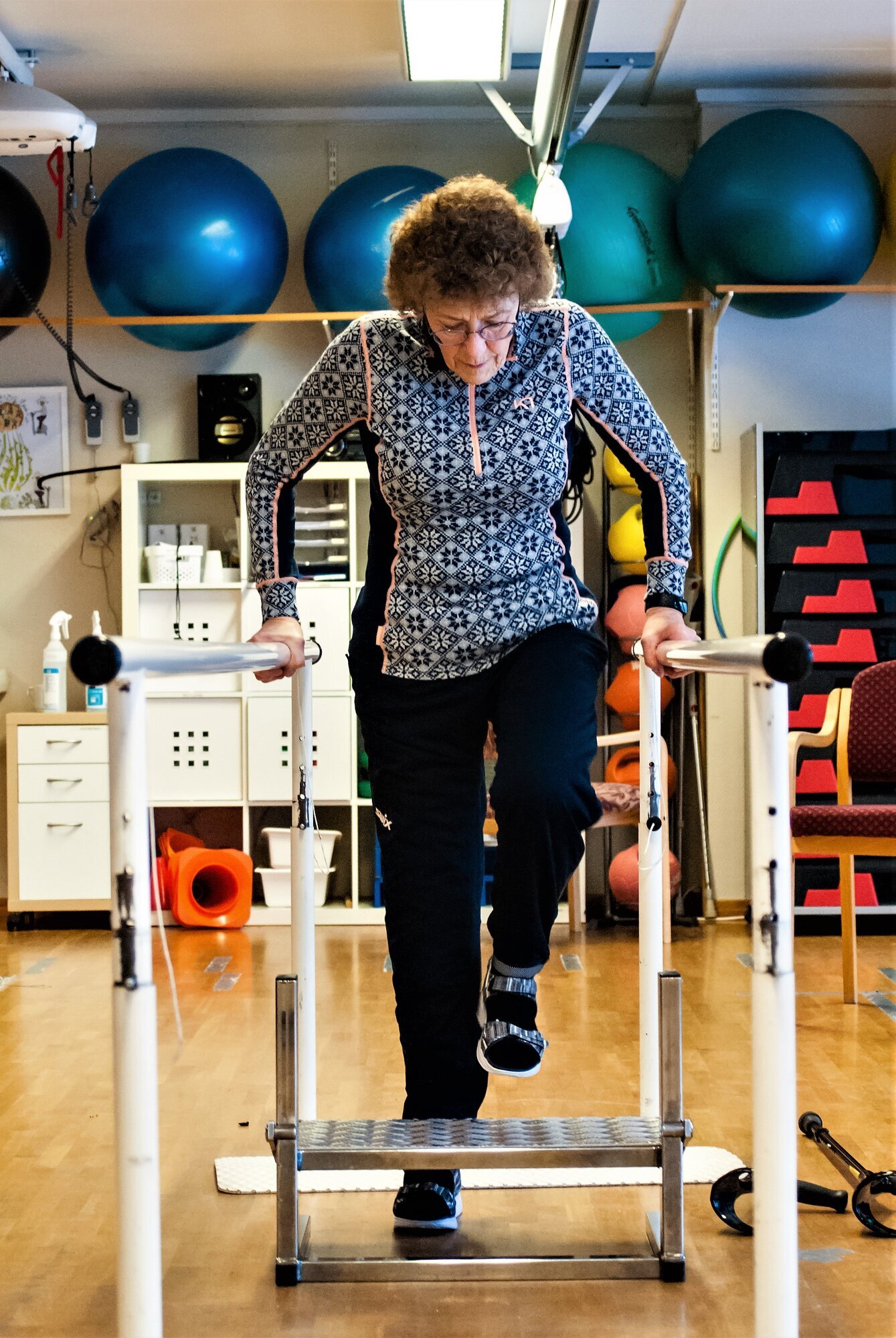Amputasjonspasient Kari Wetlesen trener på Unicare Bakke.