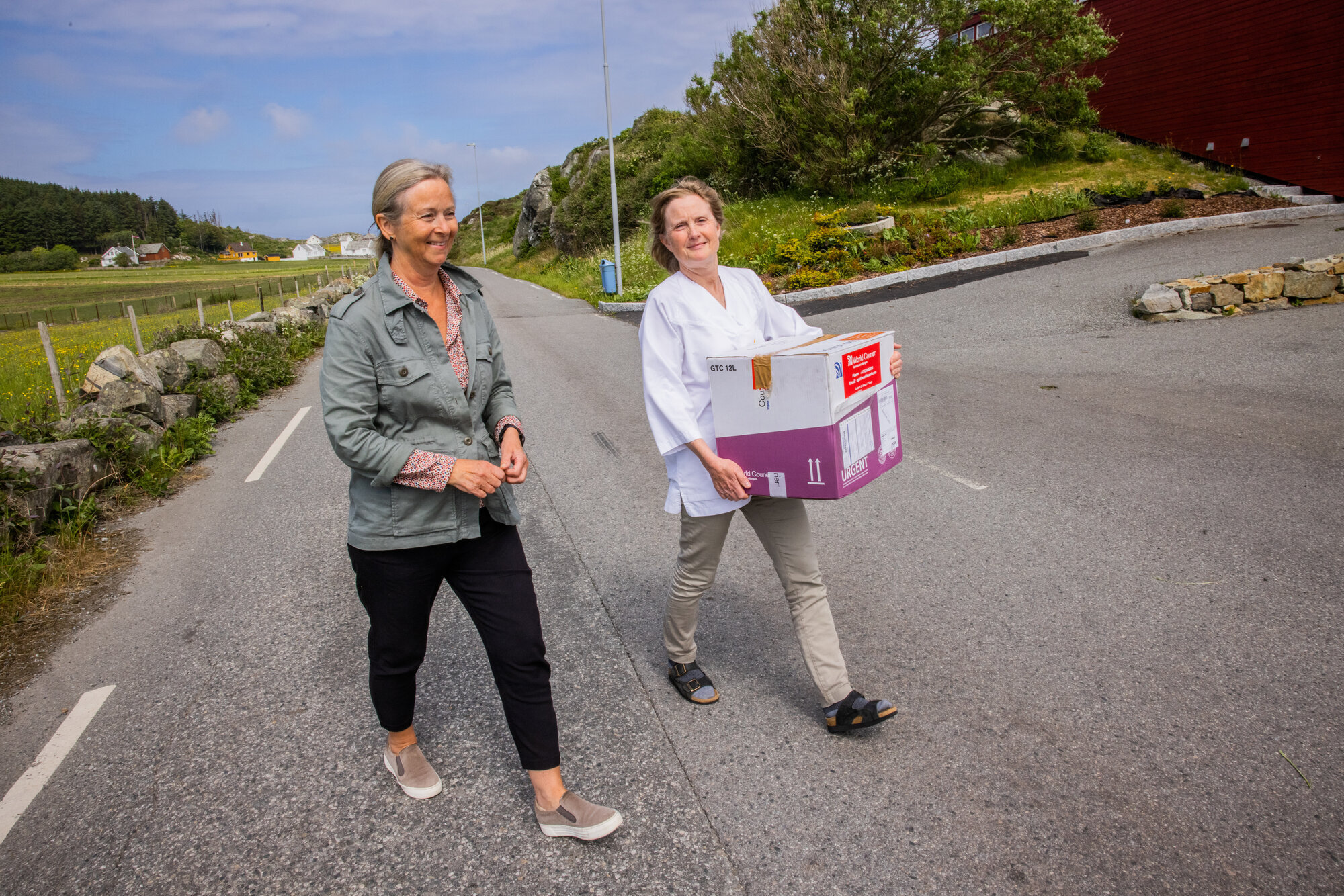 Bildet viser Bente Pettersen og Gunn Hilde Austrheim.