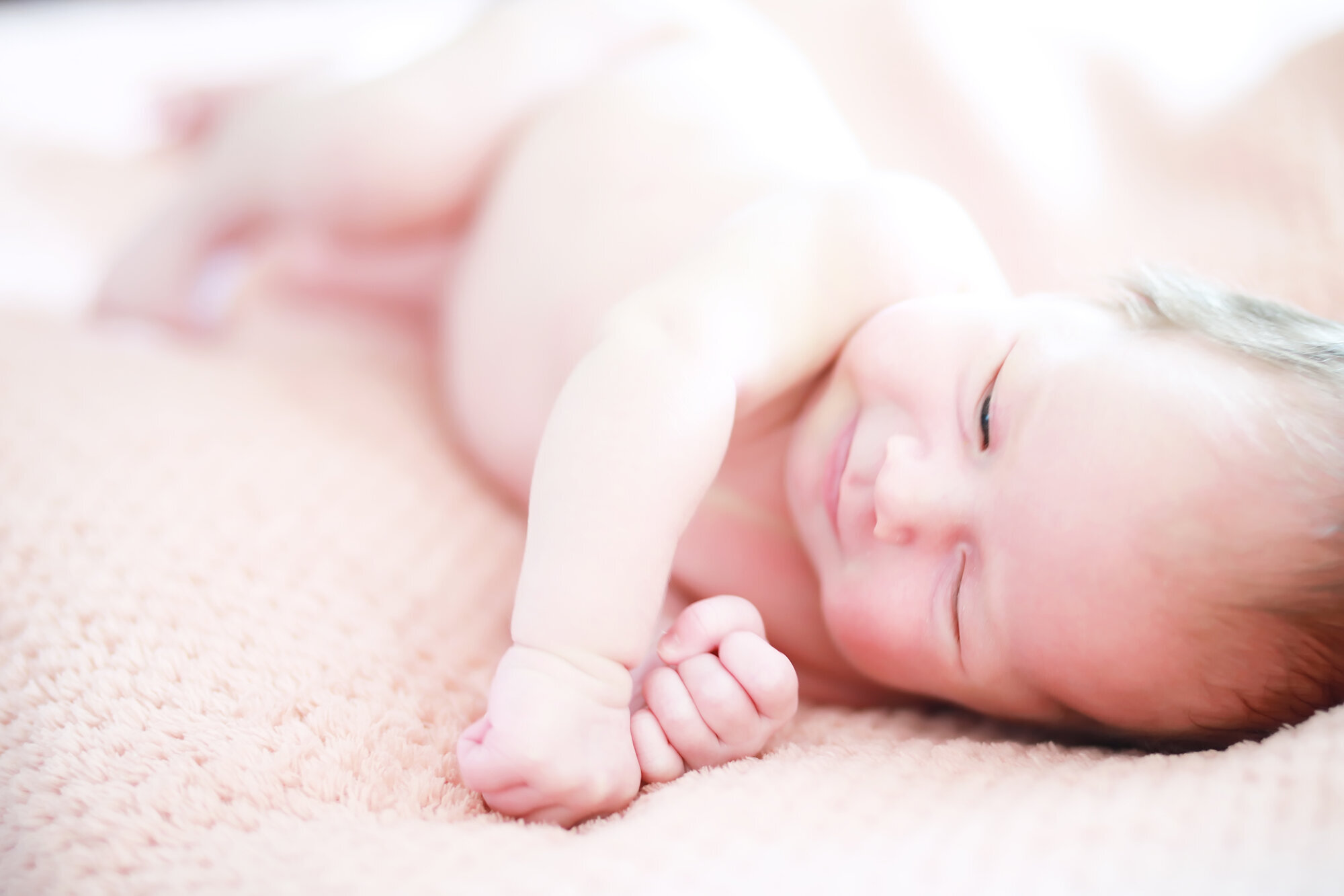 Bildet viser et nyfødt barn