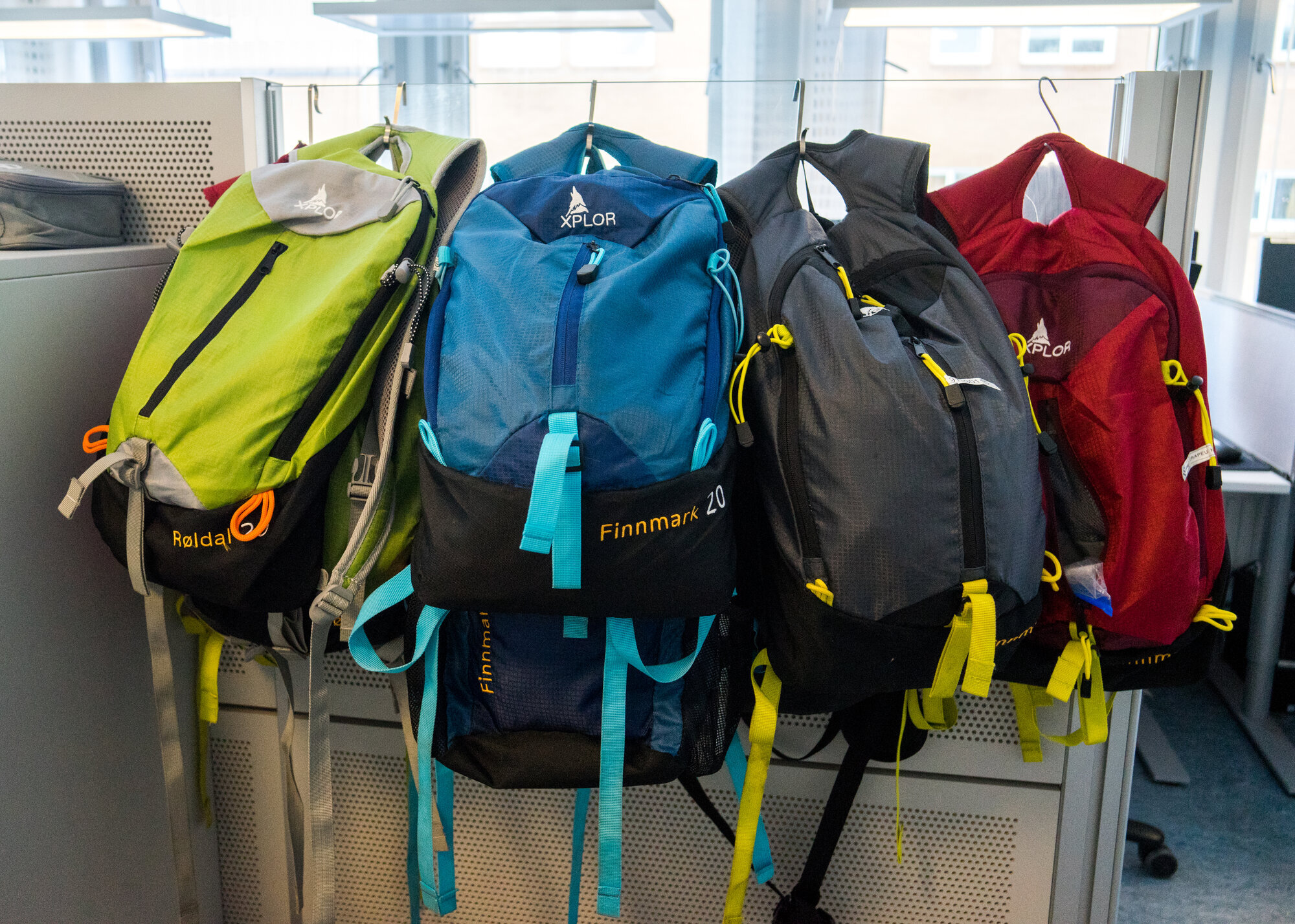 bildet viser sekker til PSHT-teamet