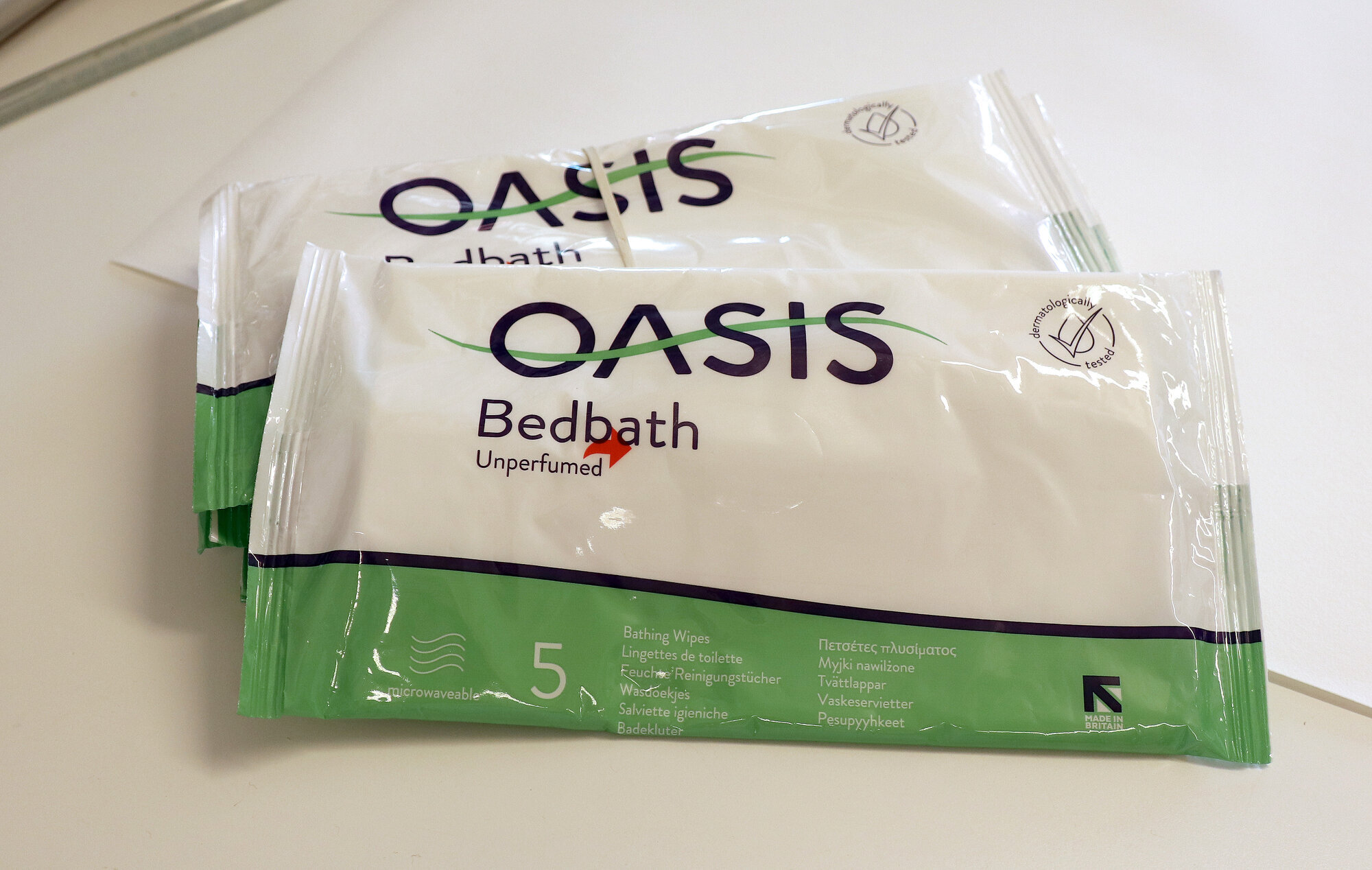 Vaskekluter Bildet viser to pakker med vaskeklutene av typen Oasis Bedbath.