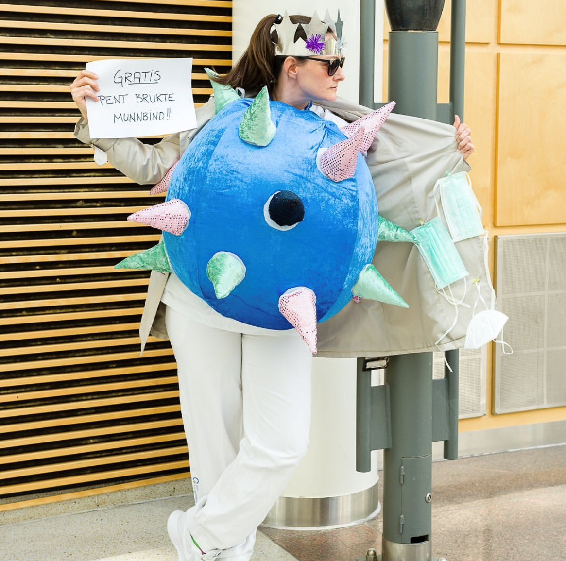 Bildet viser Monica Holm som bakterie.