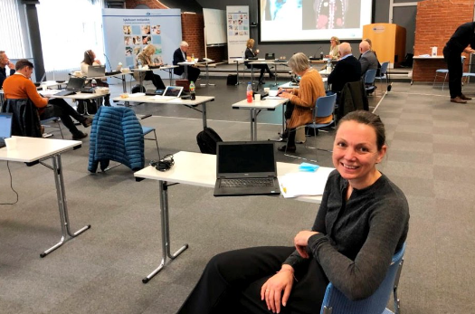 Cecilie Dobloug Nyland i åpent kontorlandskap Cecilie Dobloug Nyland i åpent kontorlandskap