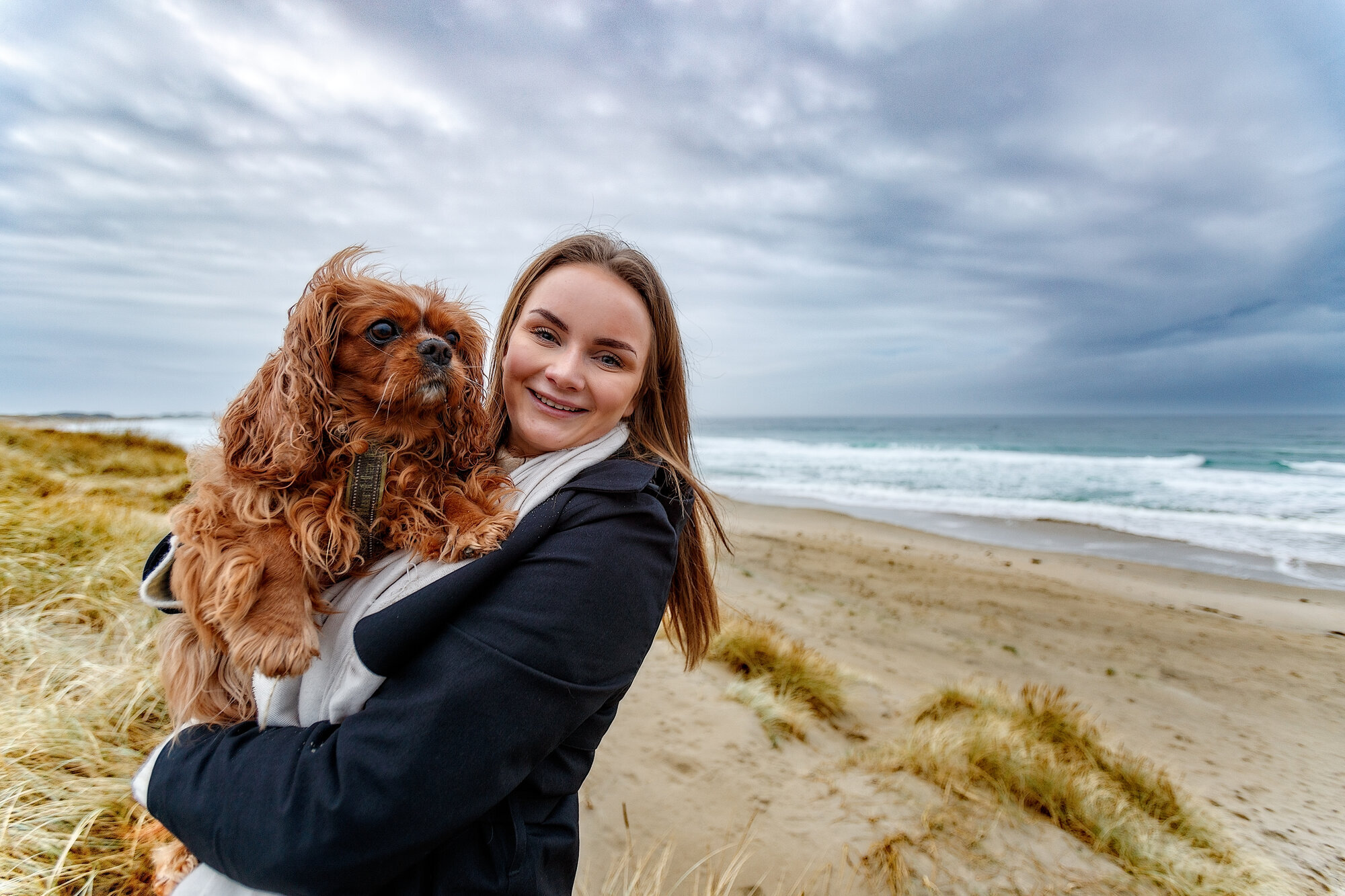 Wenche Wiik med hunden Lykke