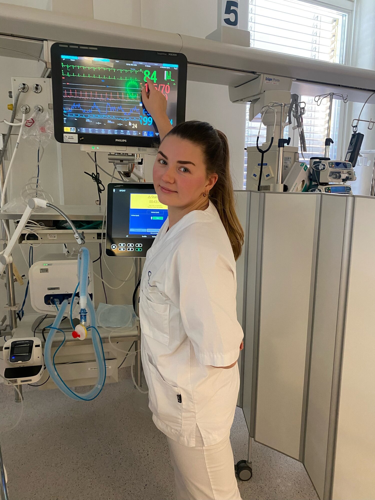 Bildet viser &nbsp;Stine Molvær Nesseth, på thoraxkirurgisk avdeling