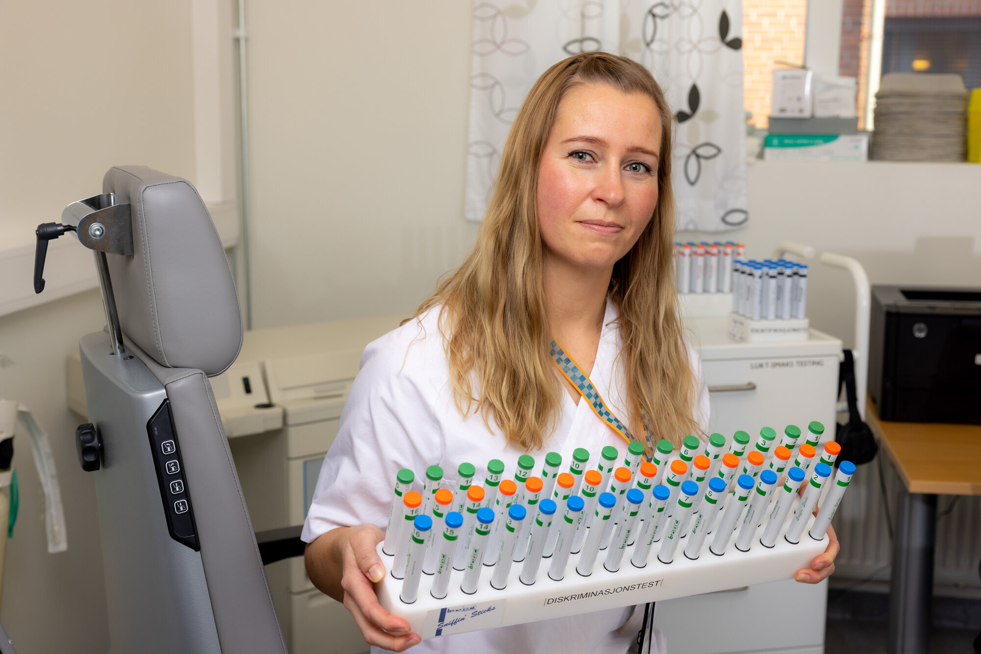 Elisabeth Sletten utreder pasienter for luktesansforstyrrelser.