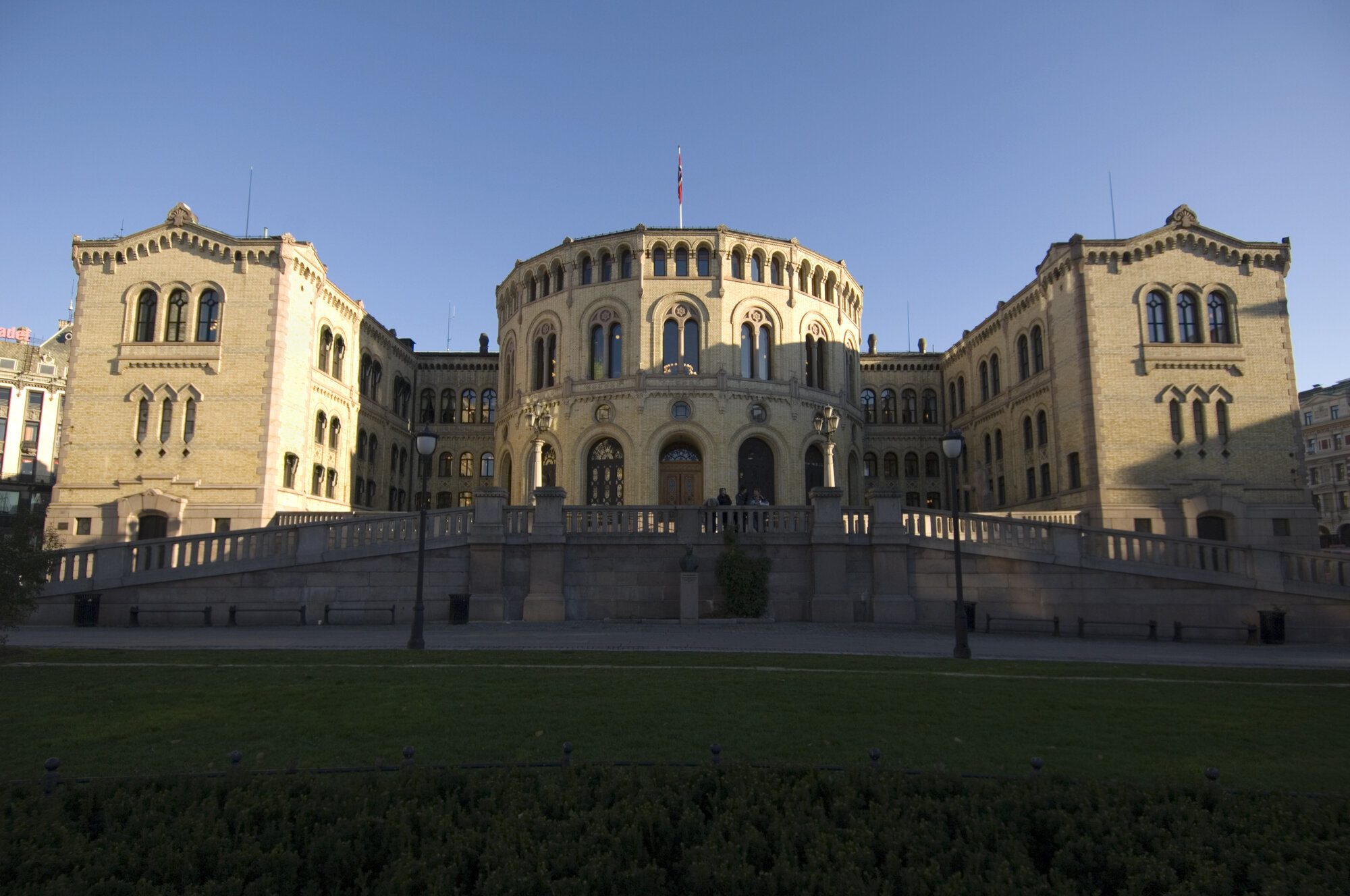 Bildet viser Stortinget.