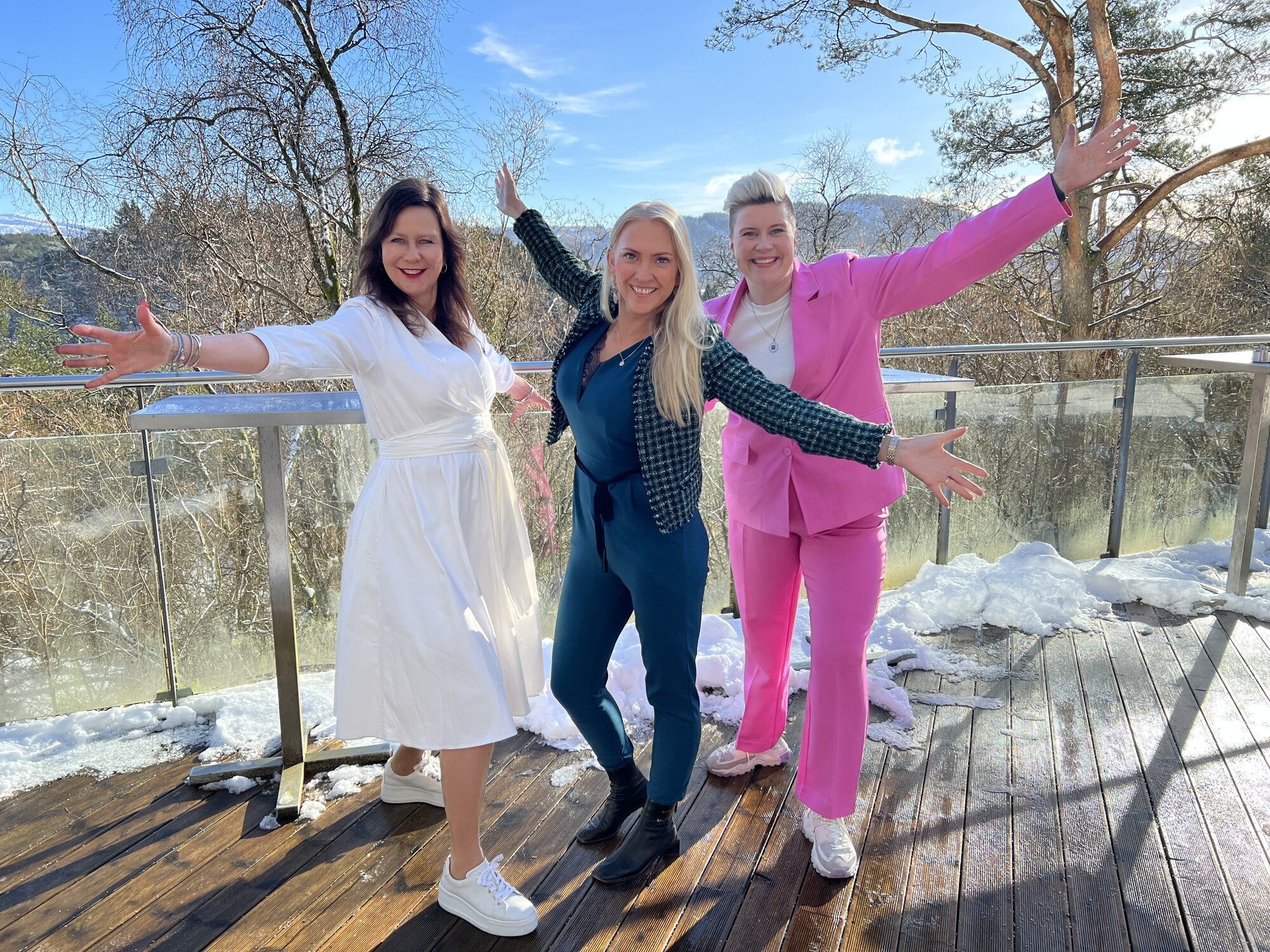 Bildet viser Fylkesnestleder Cecilie Hammersland, Lill Sverresdatter Larsen og fylkesleder Reidun Stavland