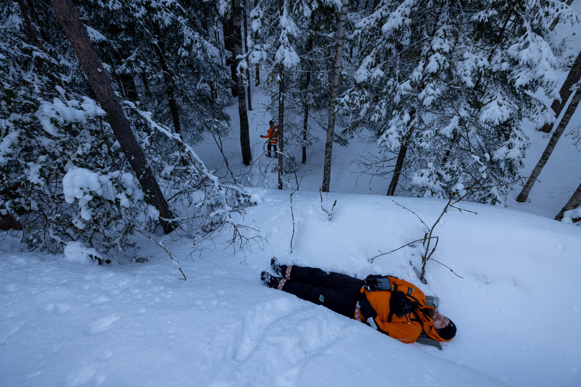 En av de frivillig fungerer som markør under øvelsen.