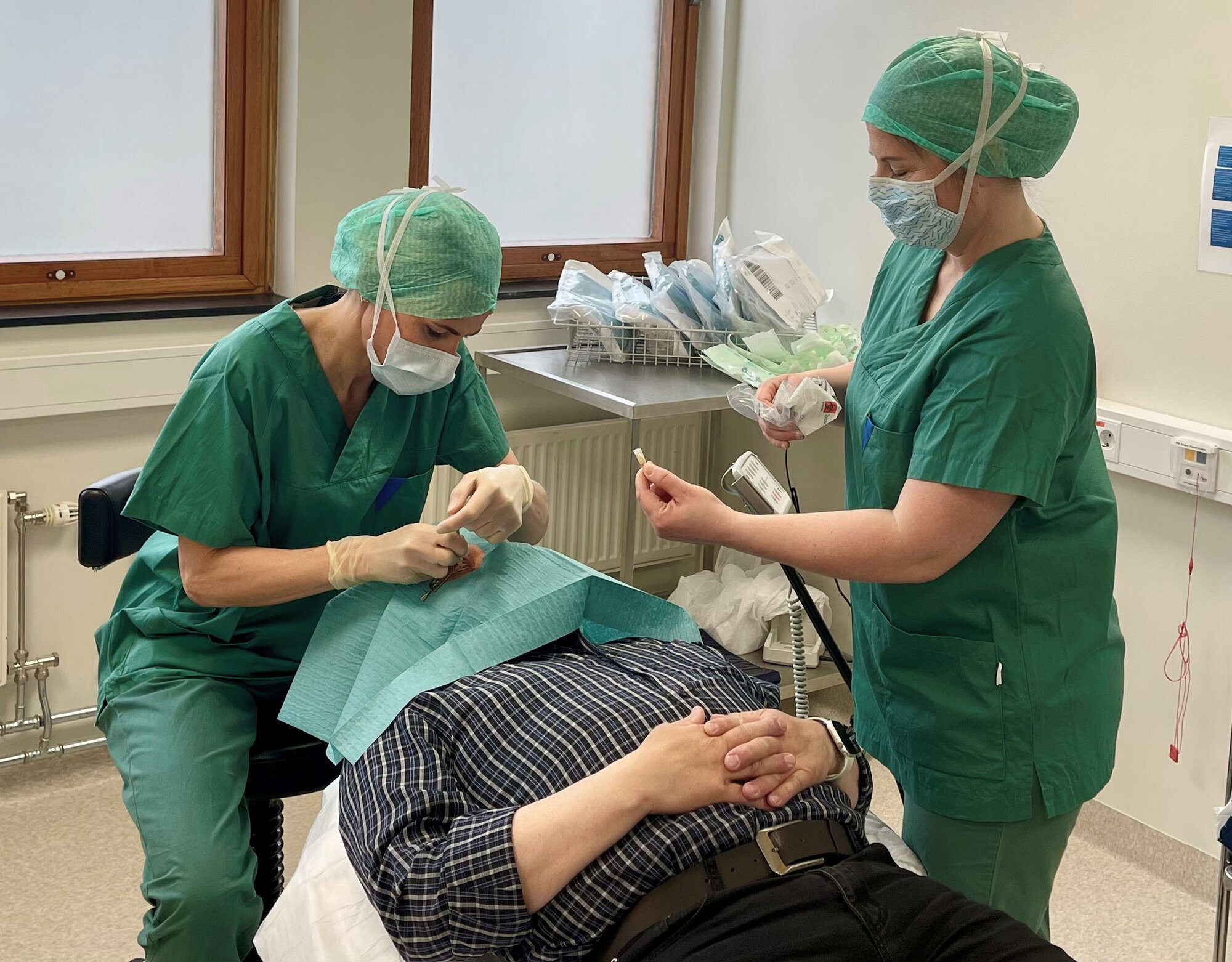 Bildet viser øyeoperasjon på Nordlandssykehuset.