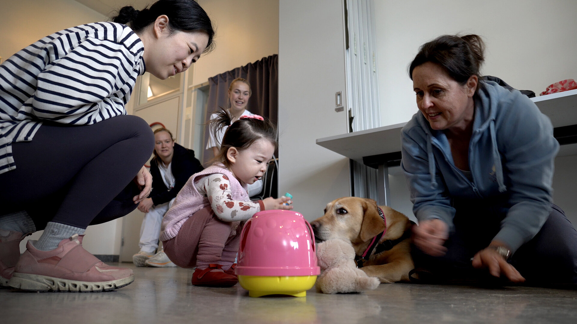 Nando og barn på ullevåls barneklinikk