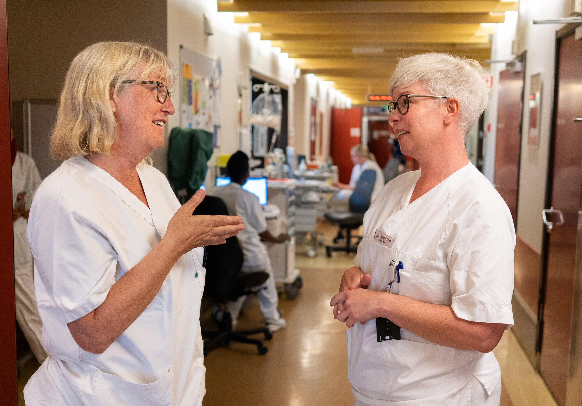 bildet viser Torhild Wibe og Jenny-Ann Østborg