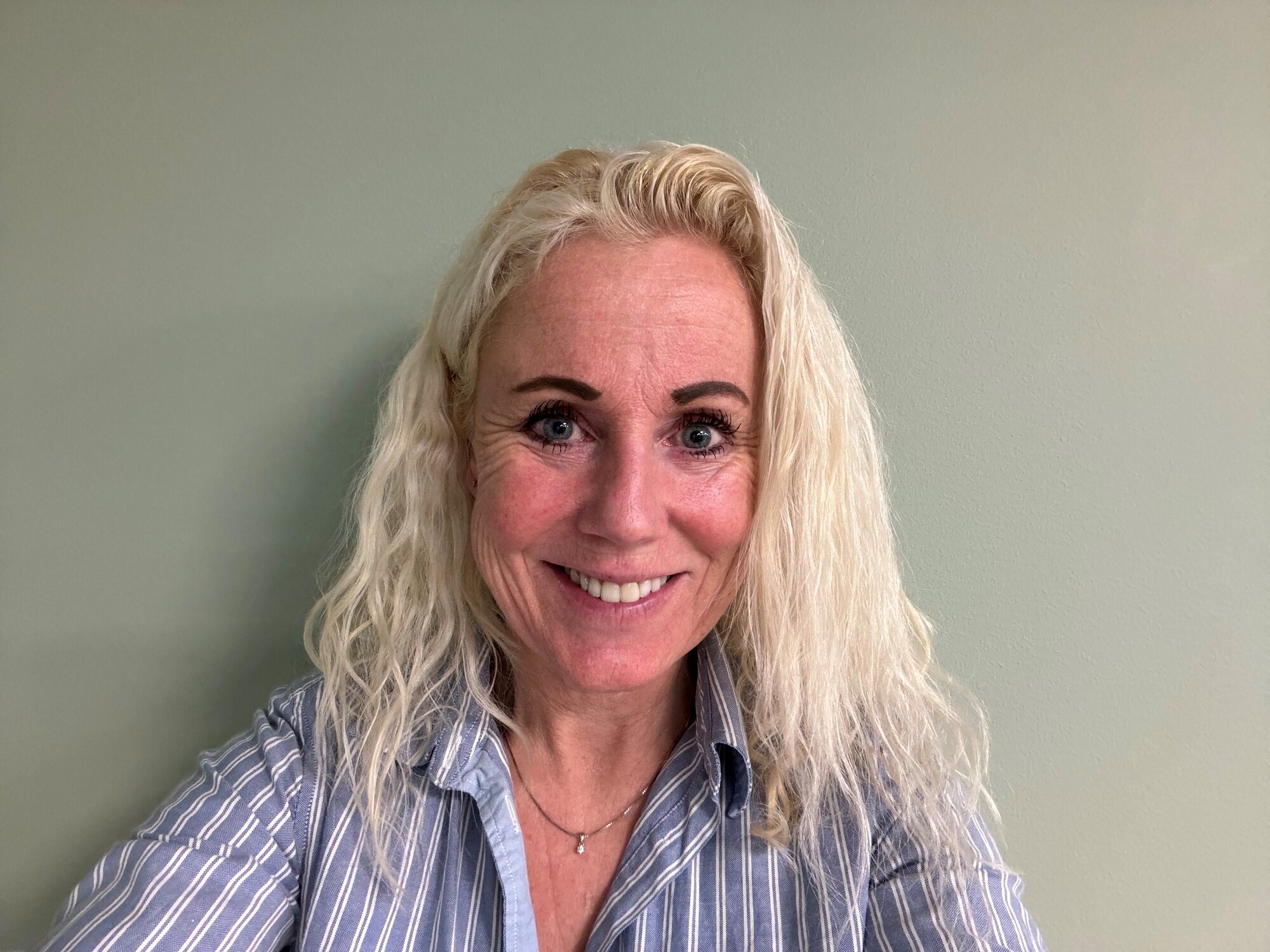 Bildet viser et portrett av Ann-Chatrin L. Leonardsen