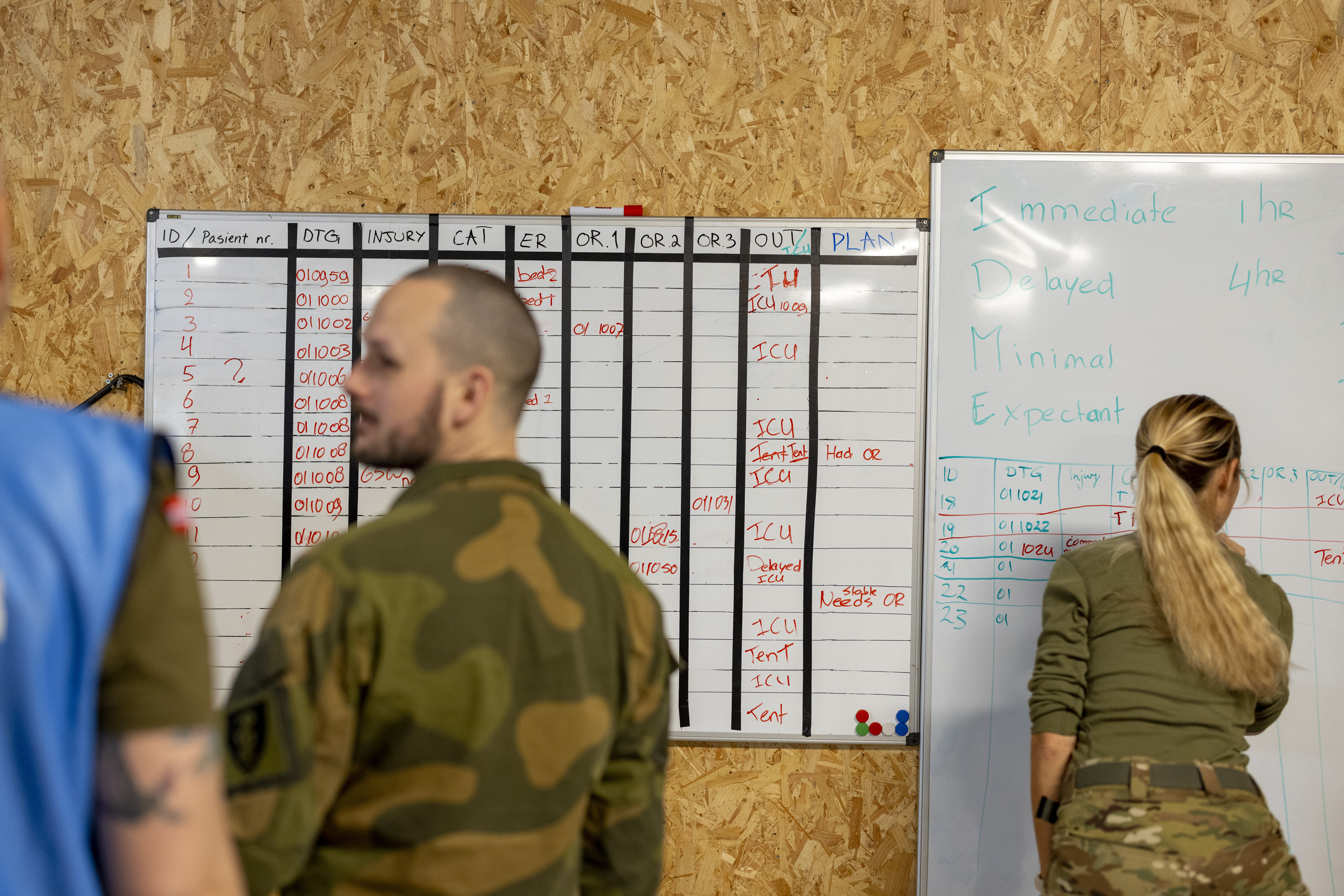 Bildet viser tavle med oversikt over sårede.