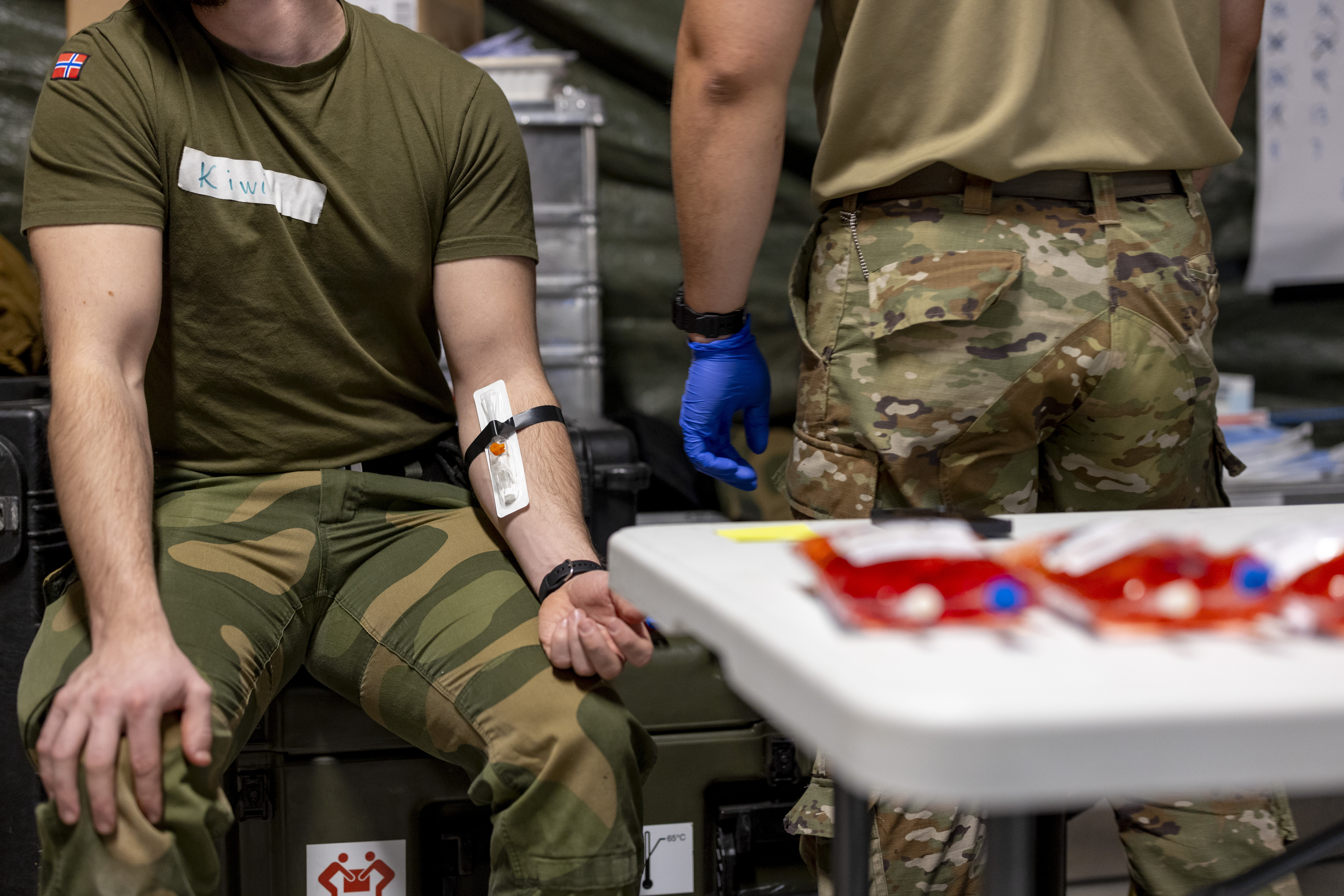 Bildet viser tapping av blod fra levende giver.