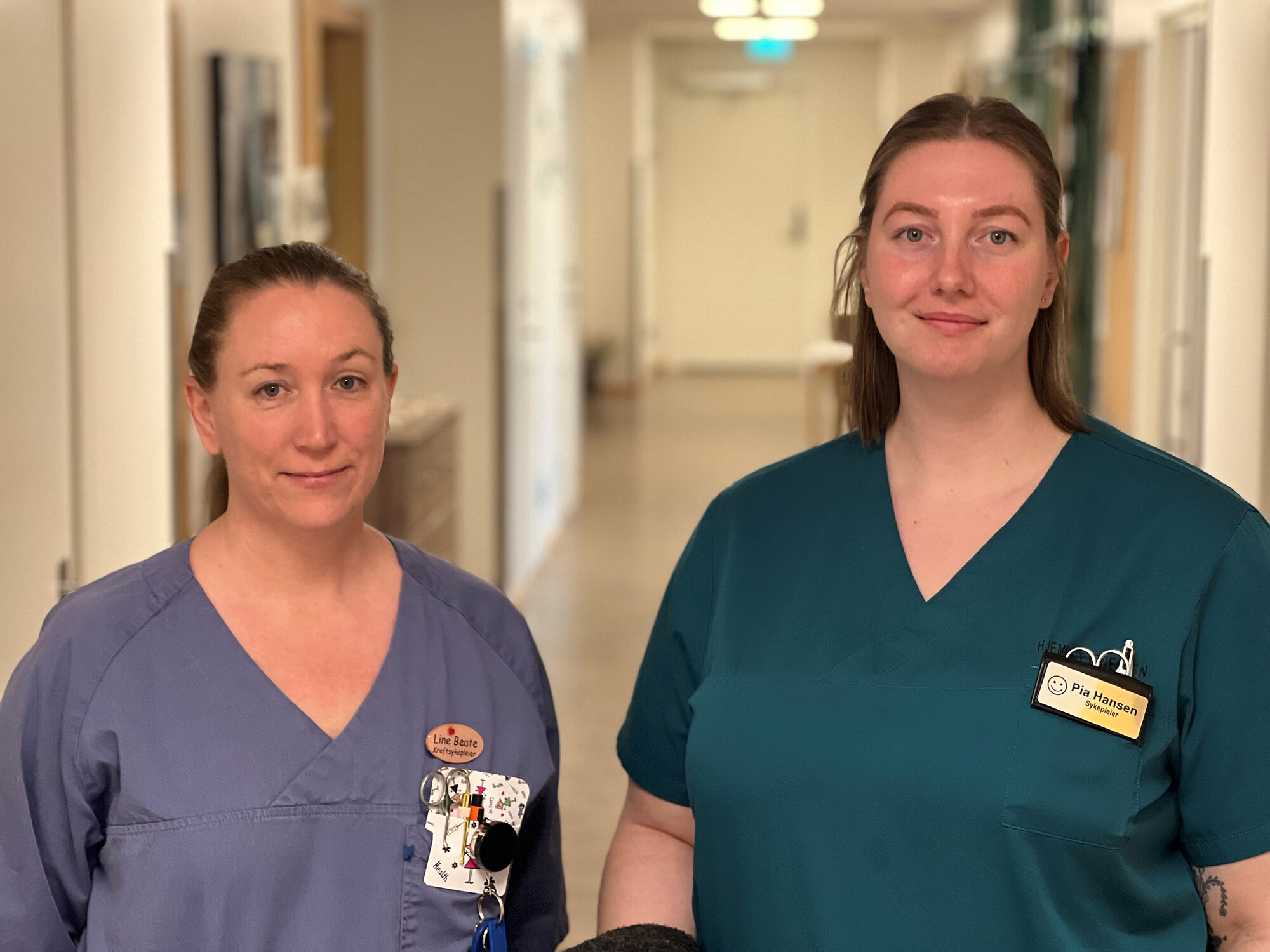 Bildet viser sykepleierne Line Beate Singstad Solli og Pia Hansen.