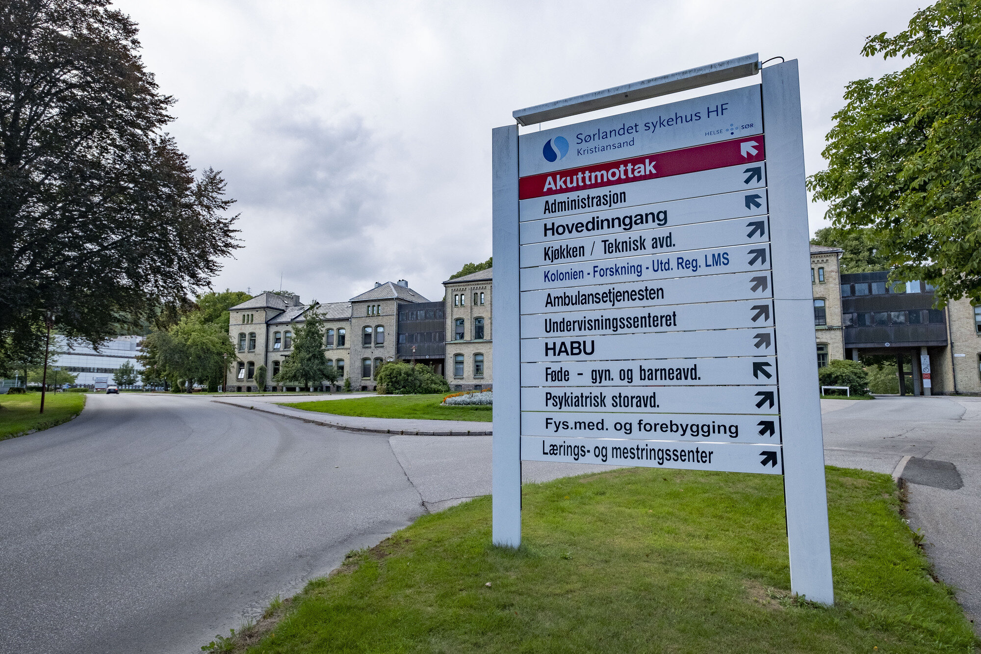 Bildet viser eksteriør ved Sørlandet sykehus i Kristiansand.