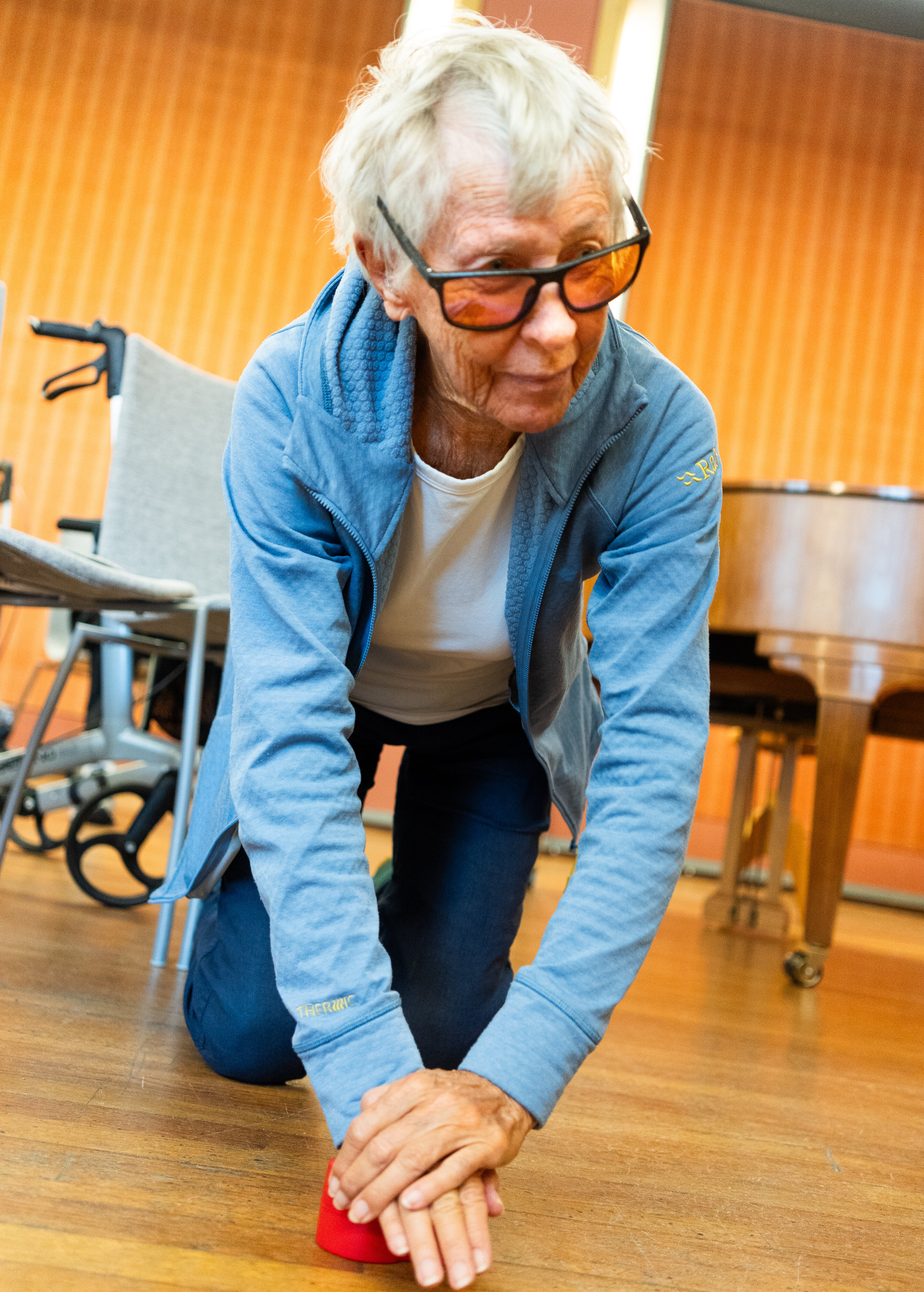 Bildet viser kursdeltaker gjøre brystkompresjon