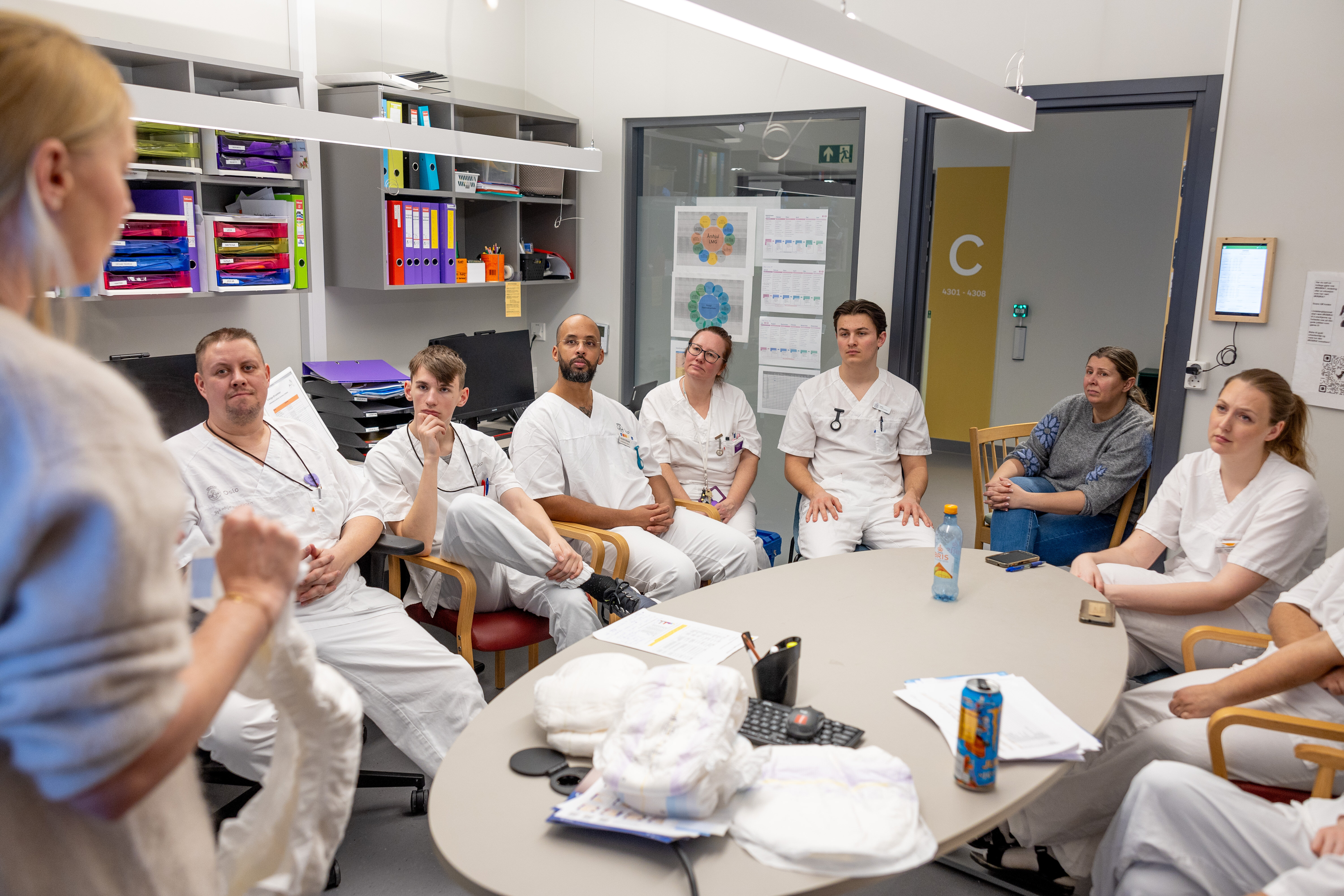 Bildet viser noen av de ansatte på Lindeberghjemmet i Oslo