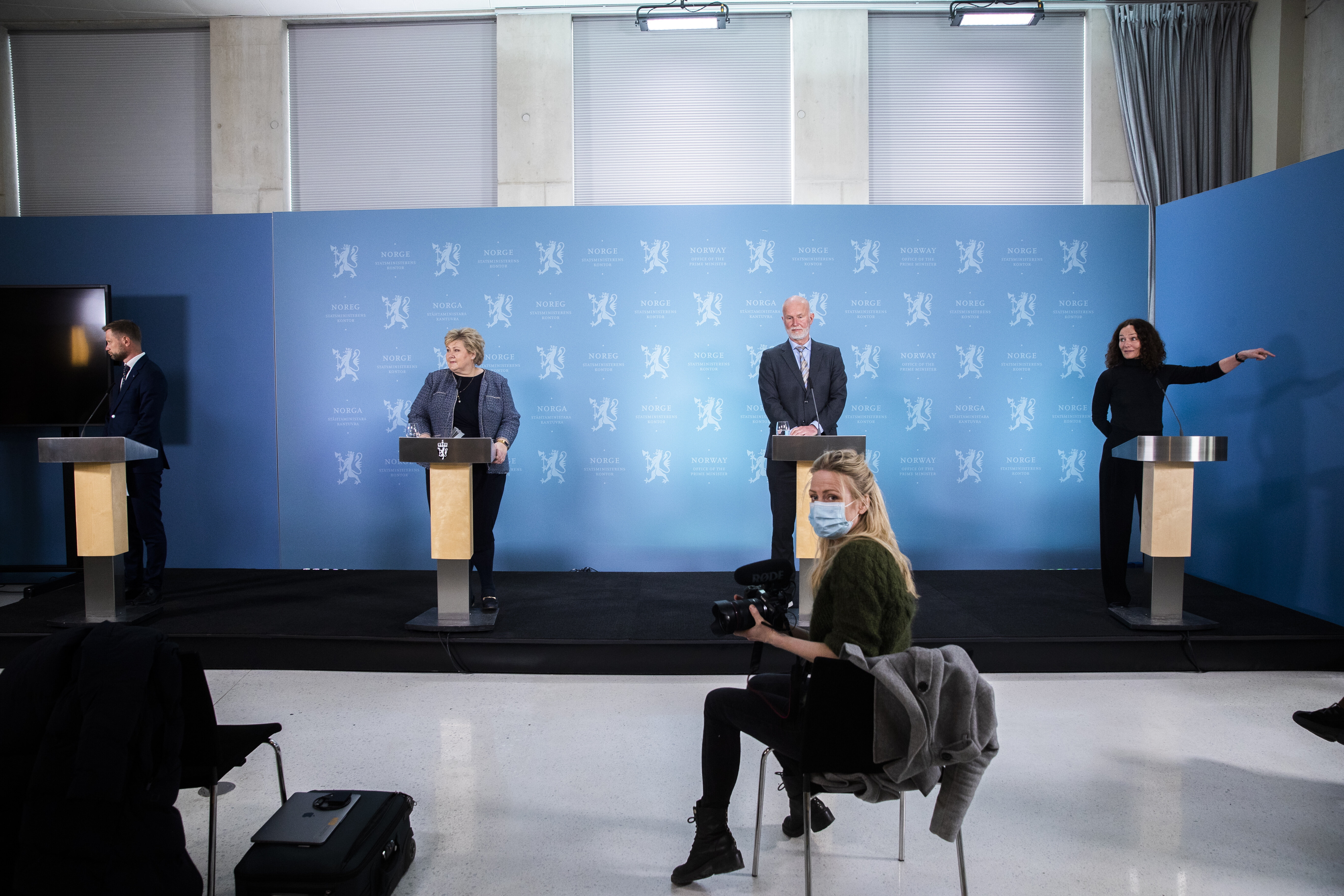 Pressekonferanse, pandemi Bildet viser pressekonferanse under koronapandemien.