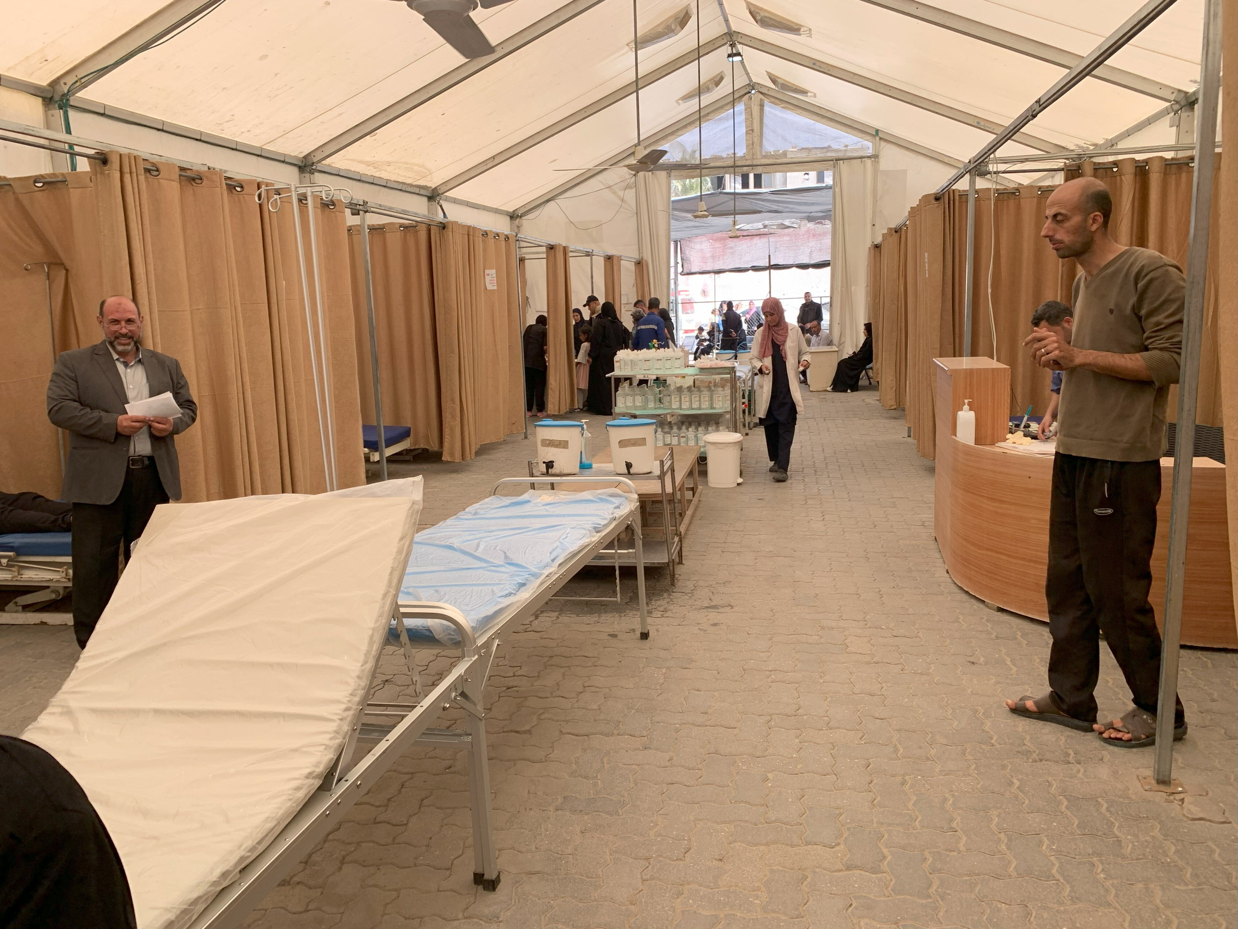 Bildet viser et provisorisk sykehus på Gazastripen