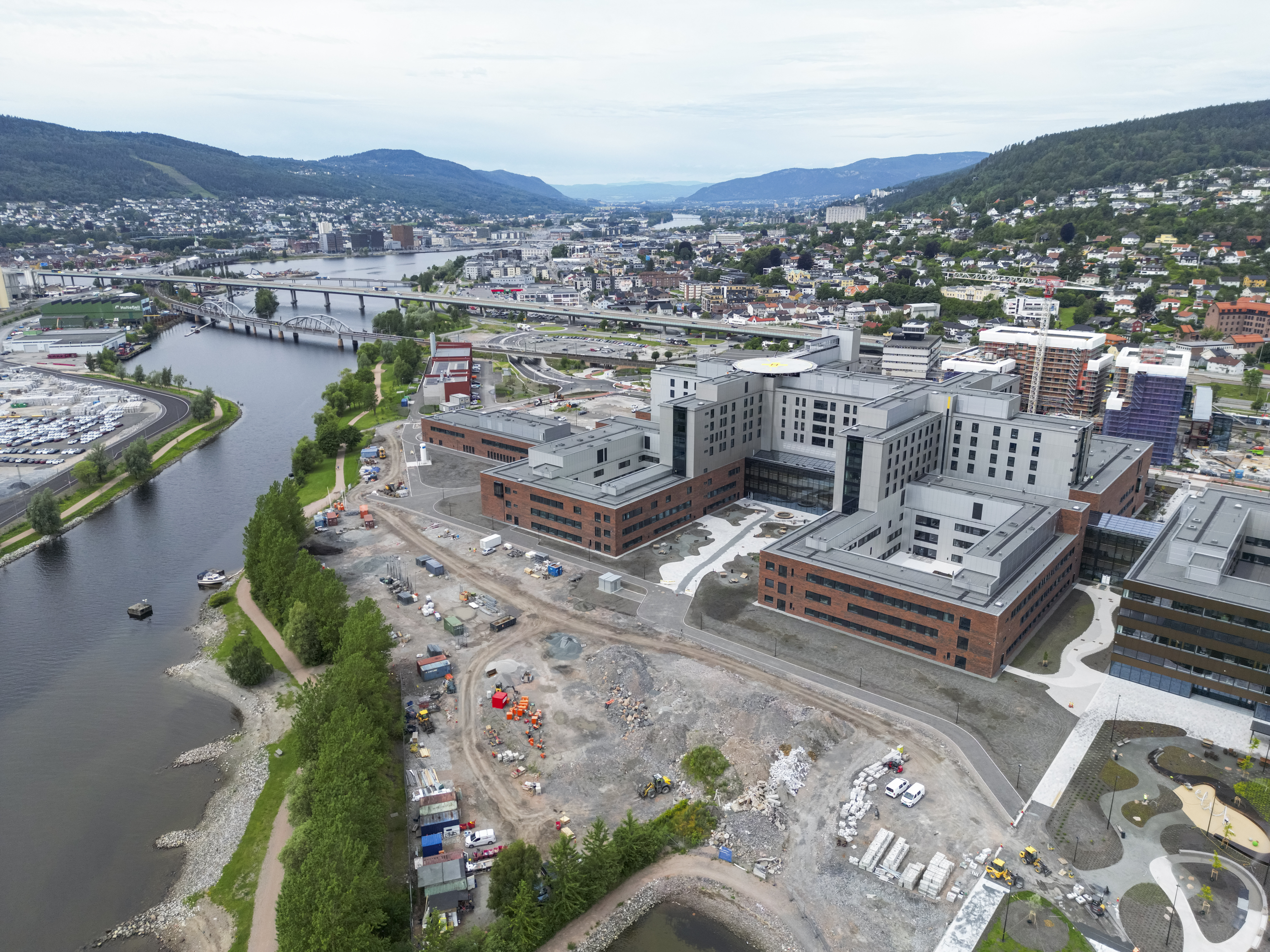Bildet viser nye Drammen sykehus på Brakerøya