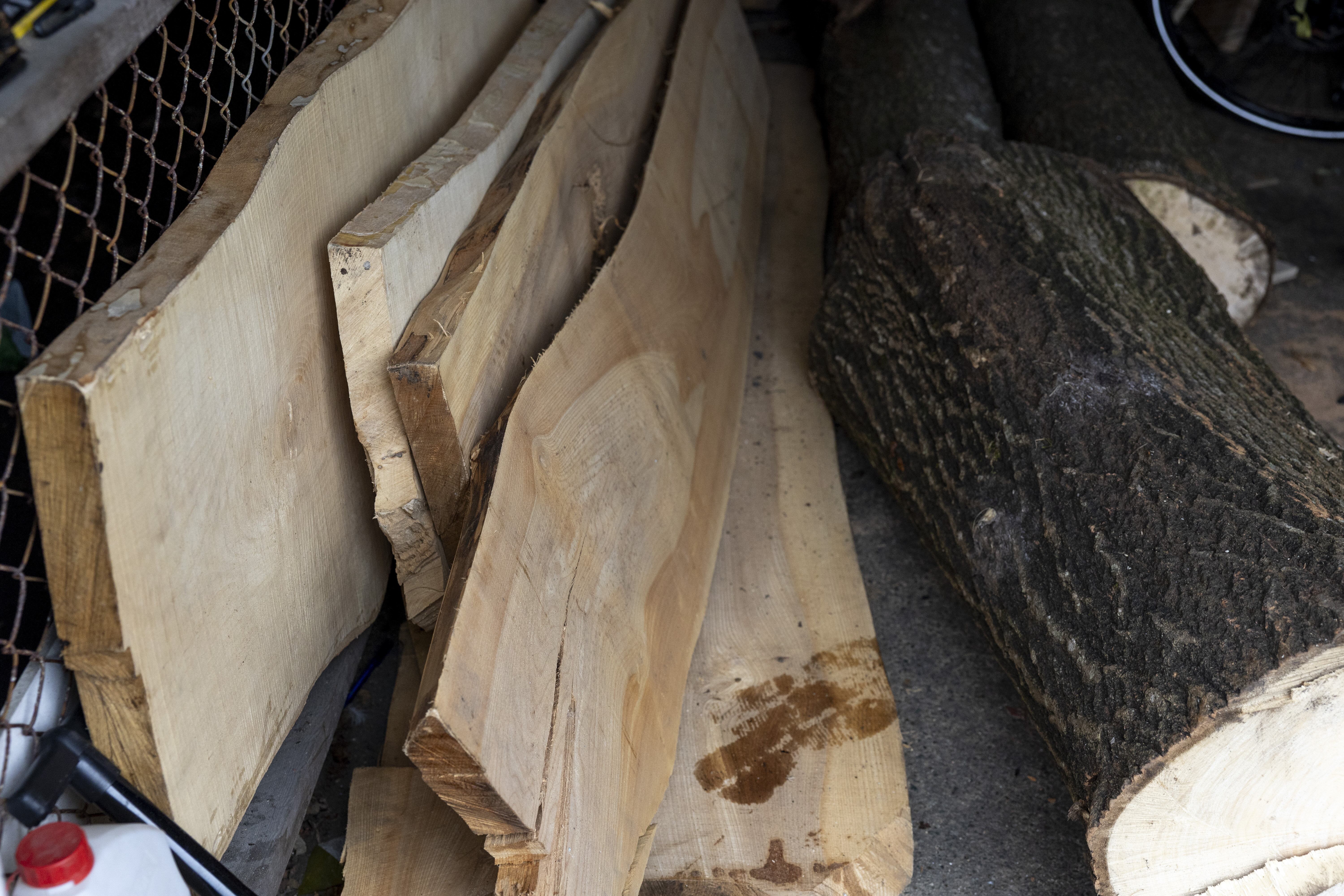 Bildet viser trestykker.