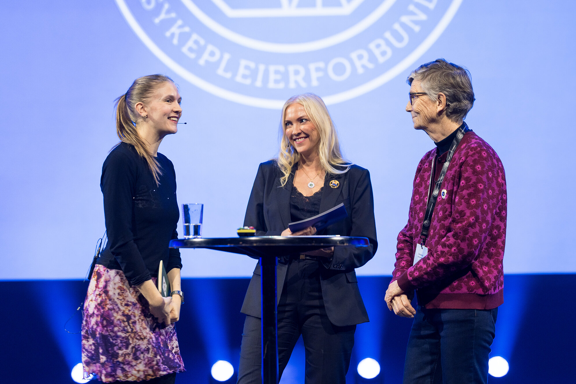 bilde av emma holten, lill sverresdatter larsen og kari martinsen