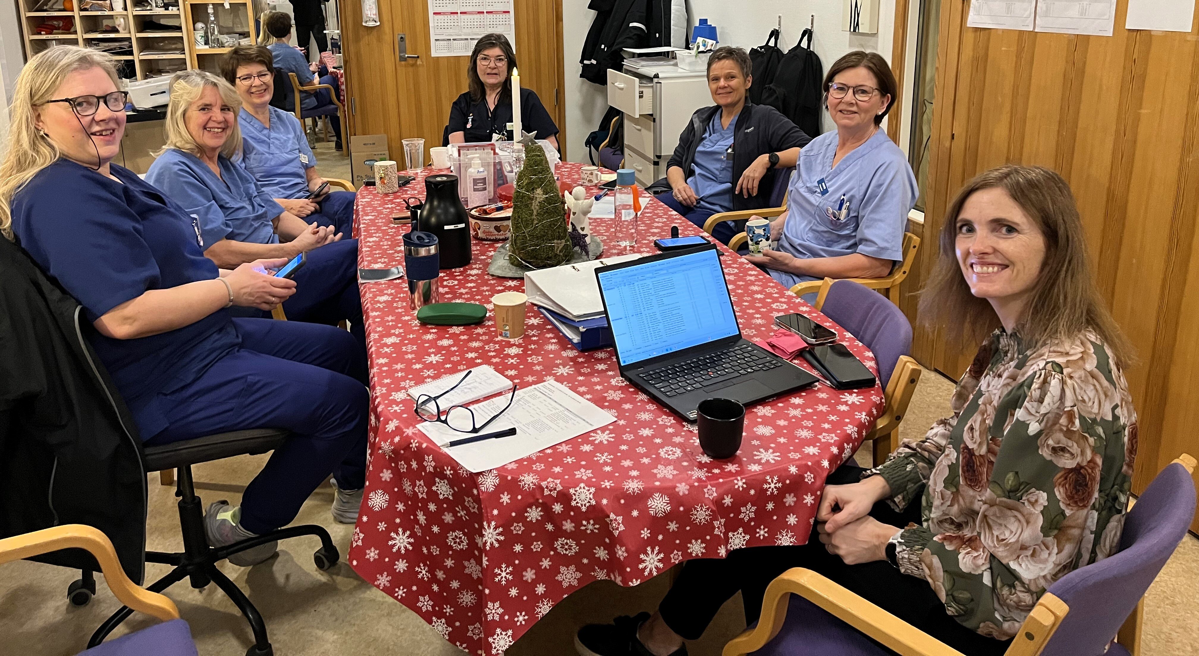 Bilde av ansatte ved sykehjemmet på Finnøy