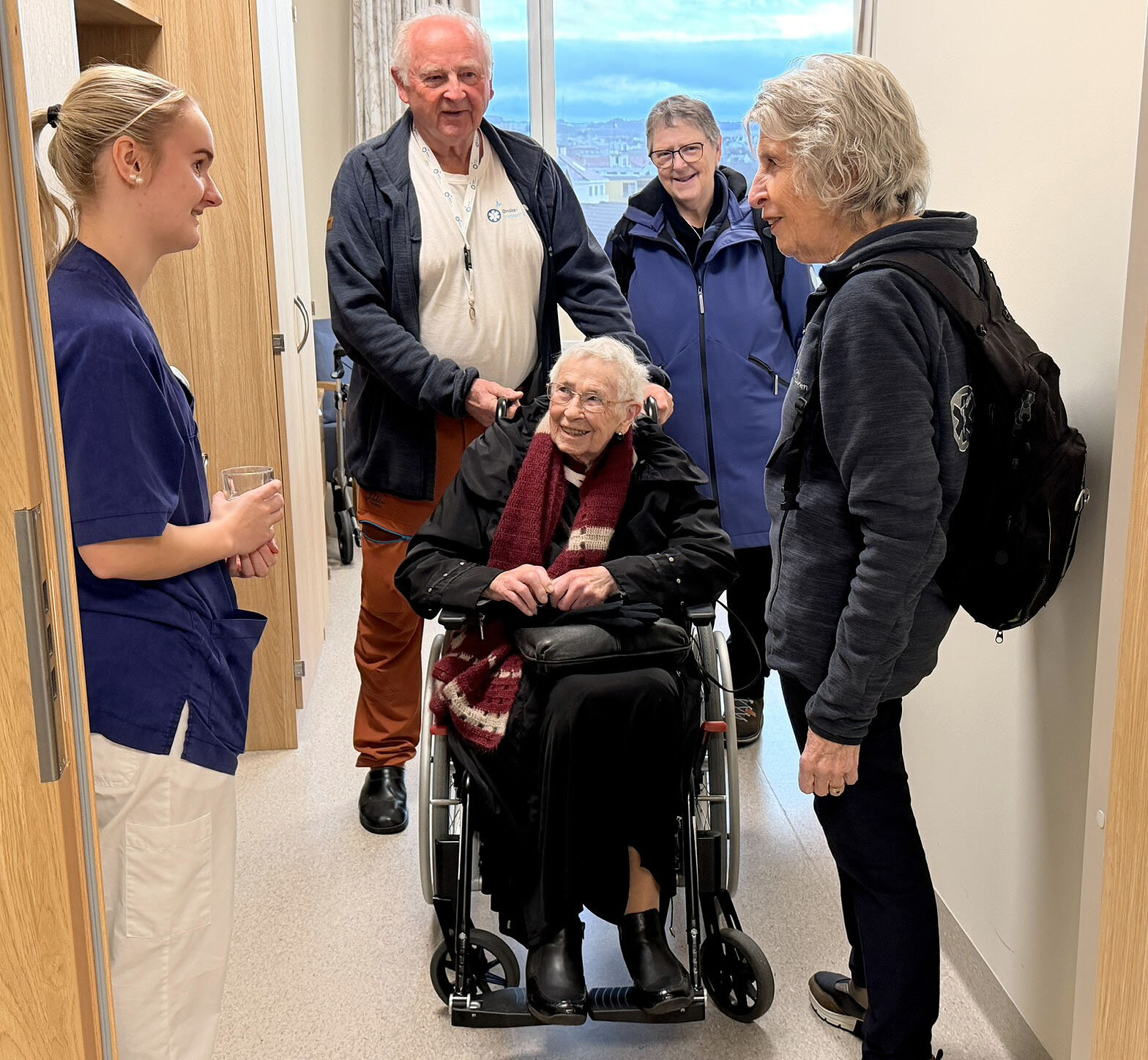 bilde av alle før avreise  Ingelin Grødem Nord-Varhaug, Agnar, marta, ruth og Gunvor