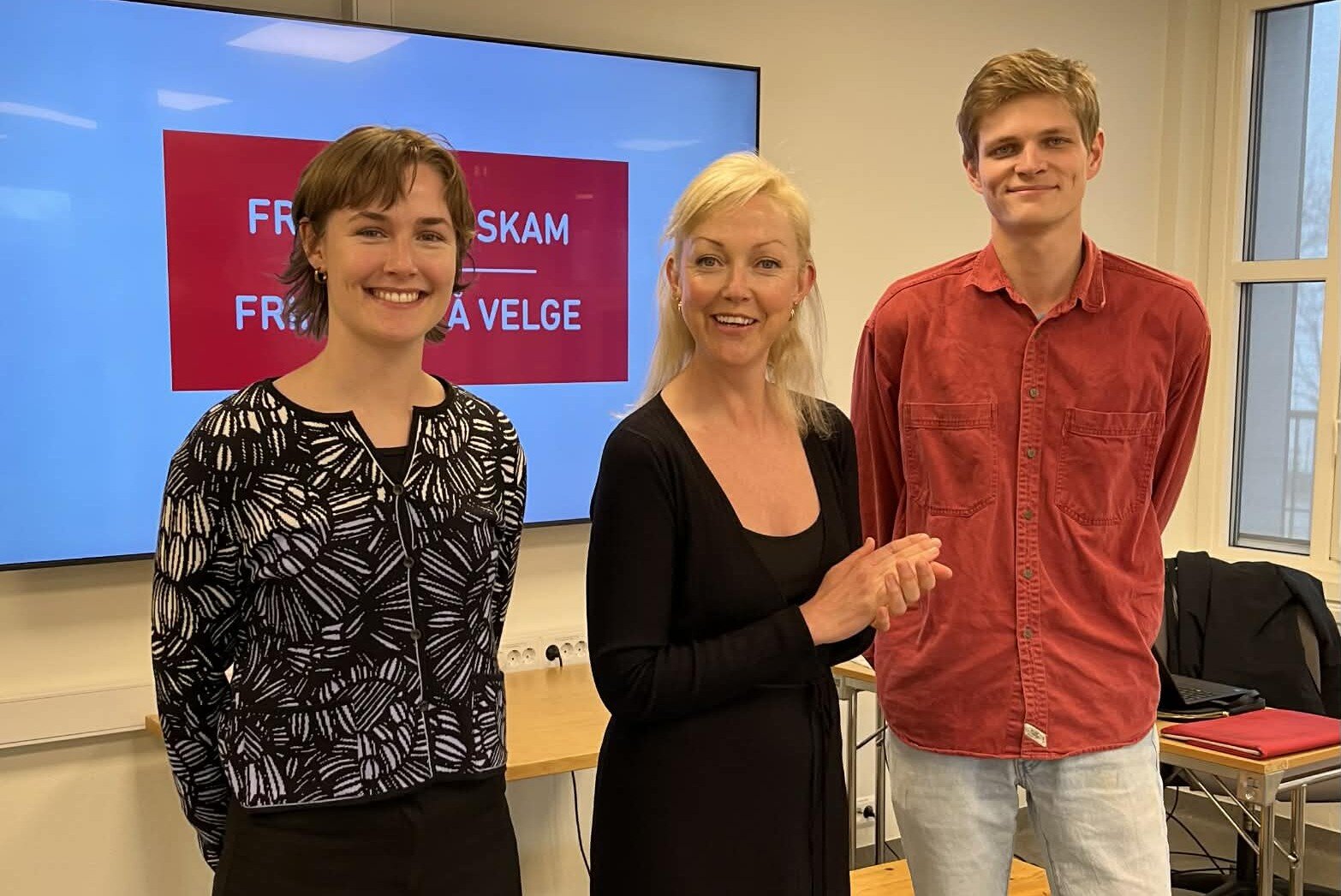 Bildet viser underviserne Louise Gabrielsen, Anette Søholt og Simon Erzeid ved Sex og samfunn