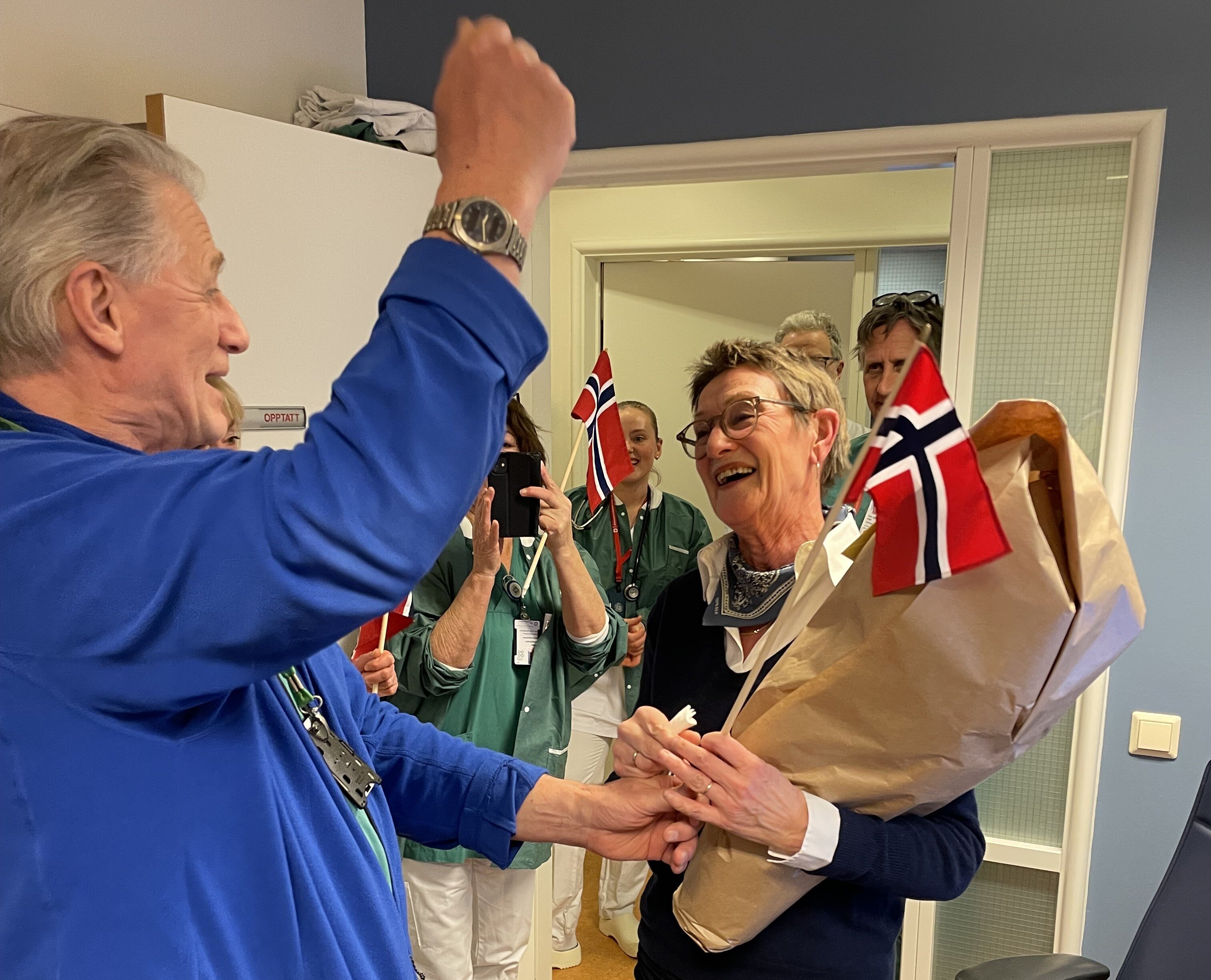 Bildet viser Gro Sørensen med kolleger.