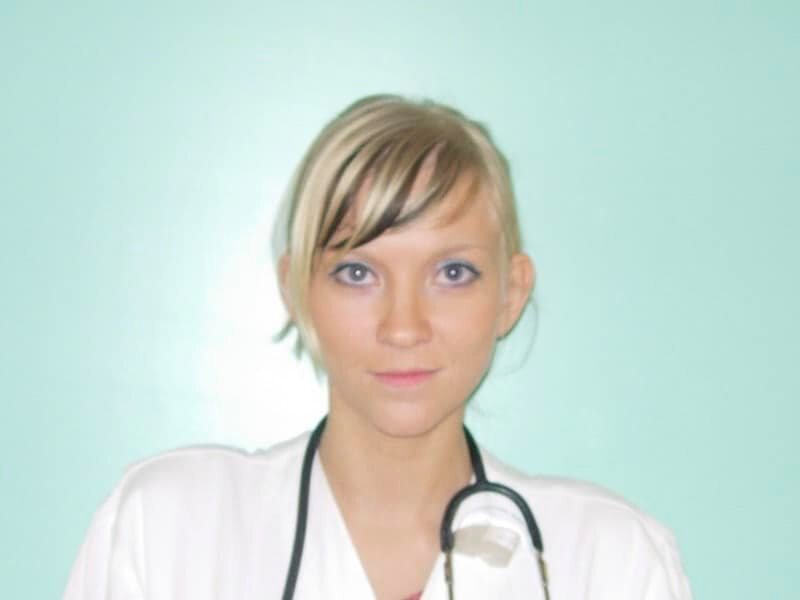 Bildet viser ung Lill Sverresdatter Larsen i uniform