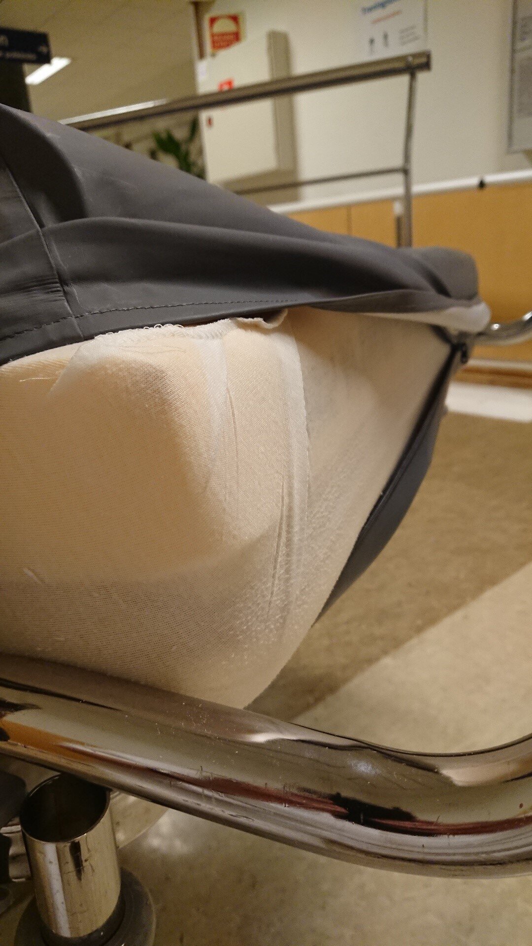 Bildet viser en viskoelastisk fullmadrass (7 cm viskoelastisk skum + 8 cm høykvalitetsskum)