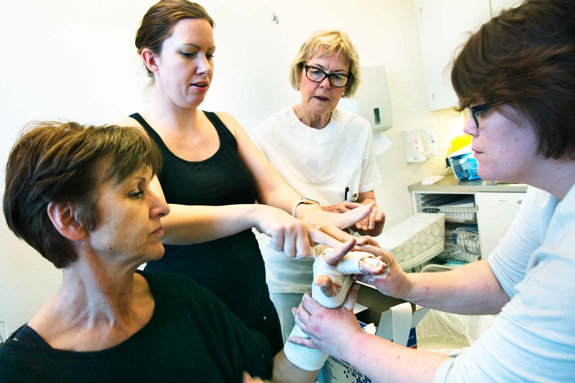 Sykepleiere har gipsekurs