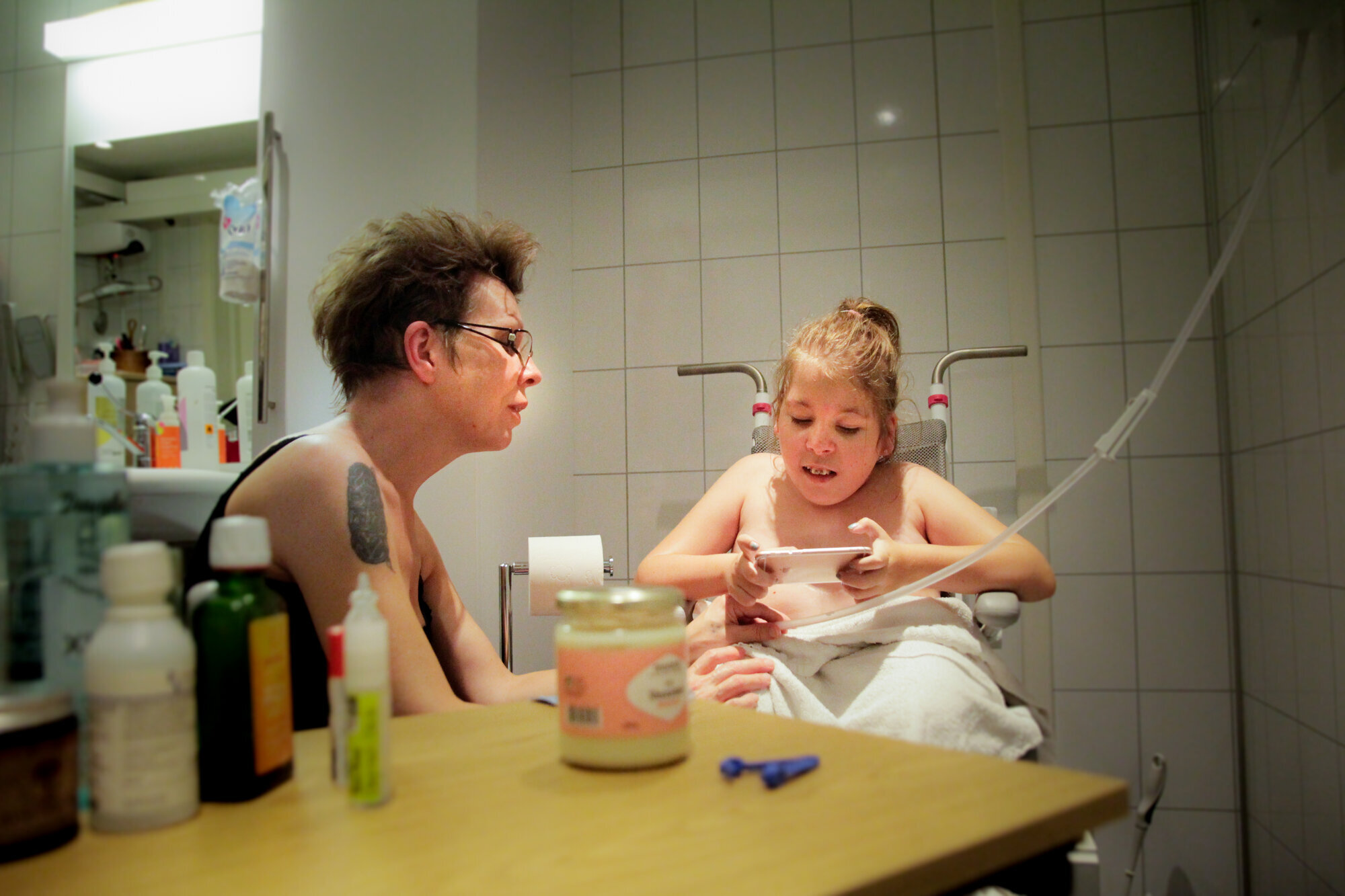 Ina Bjørstad og datter Emma Bildet viser Ina Bjørstad og datteren Emma