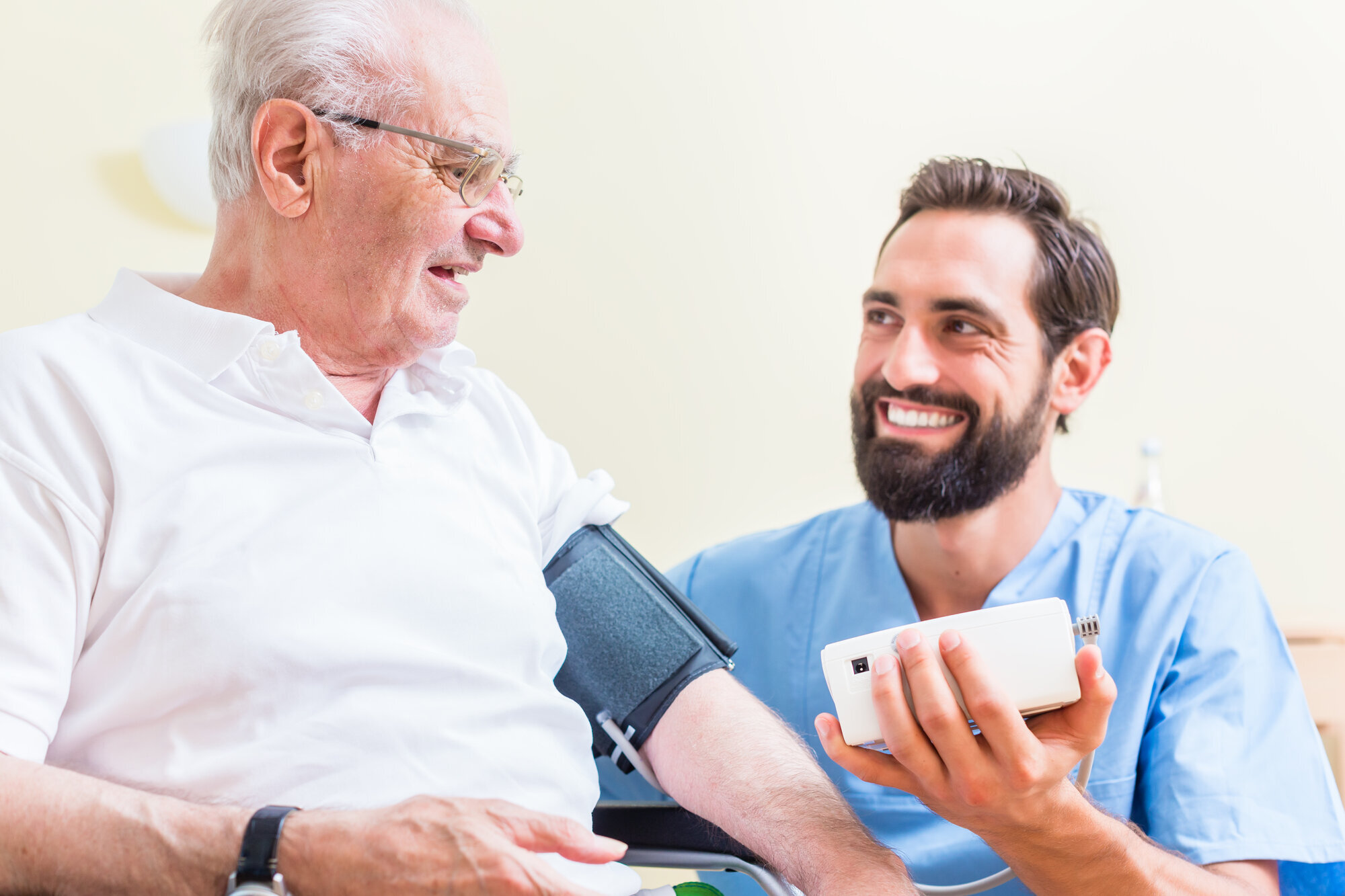 VIKTIG JOBB: Helsepersonellet som jobber i vikarpoolen kan steppe inn der det er behov. Illustrasjonsfoto: Colourbox