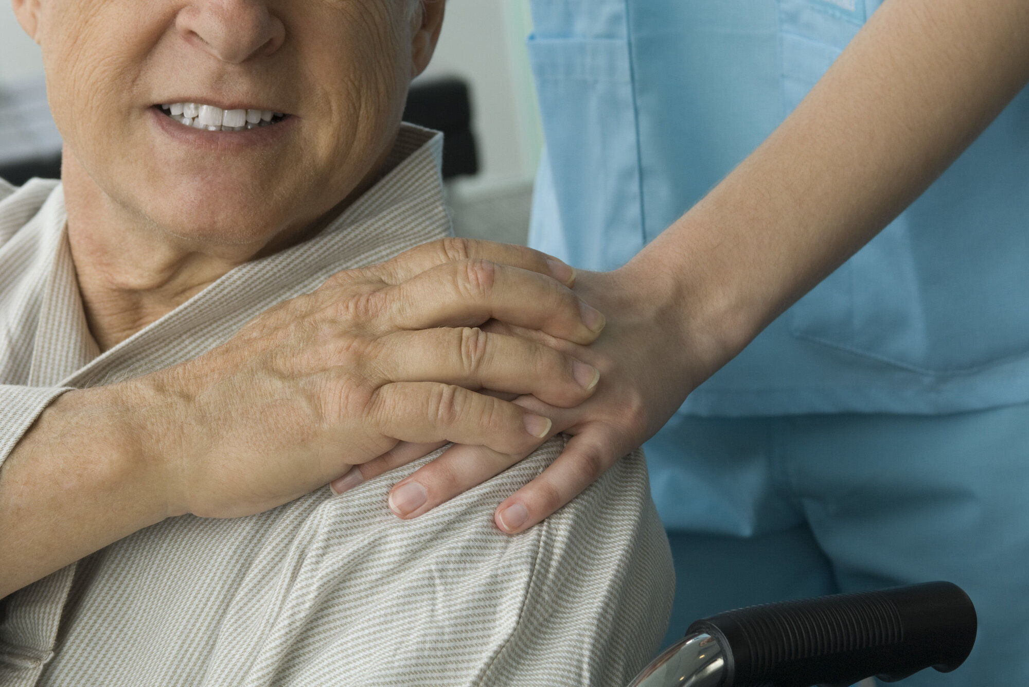 FORNØYD: Kreftpasienter kan være godt fornøyd med kreftbehandlingen, selv om de ikke får dekket alle sine behandlingsbehov av den offentlige helsetjenesten. Illustrasjonsfoto: Colourbox