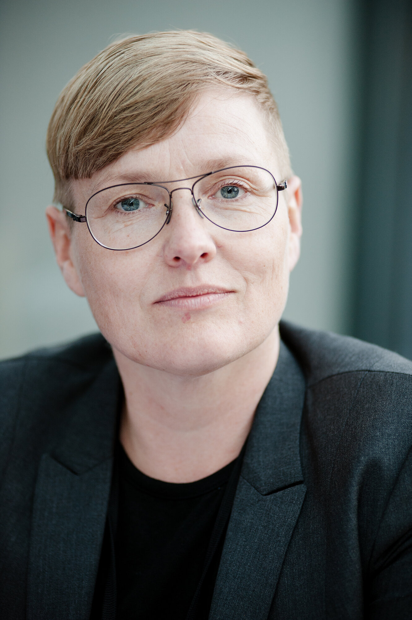 Edith Roth Gjevjon, Life is a Moment, Bollywood, homofili