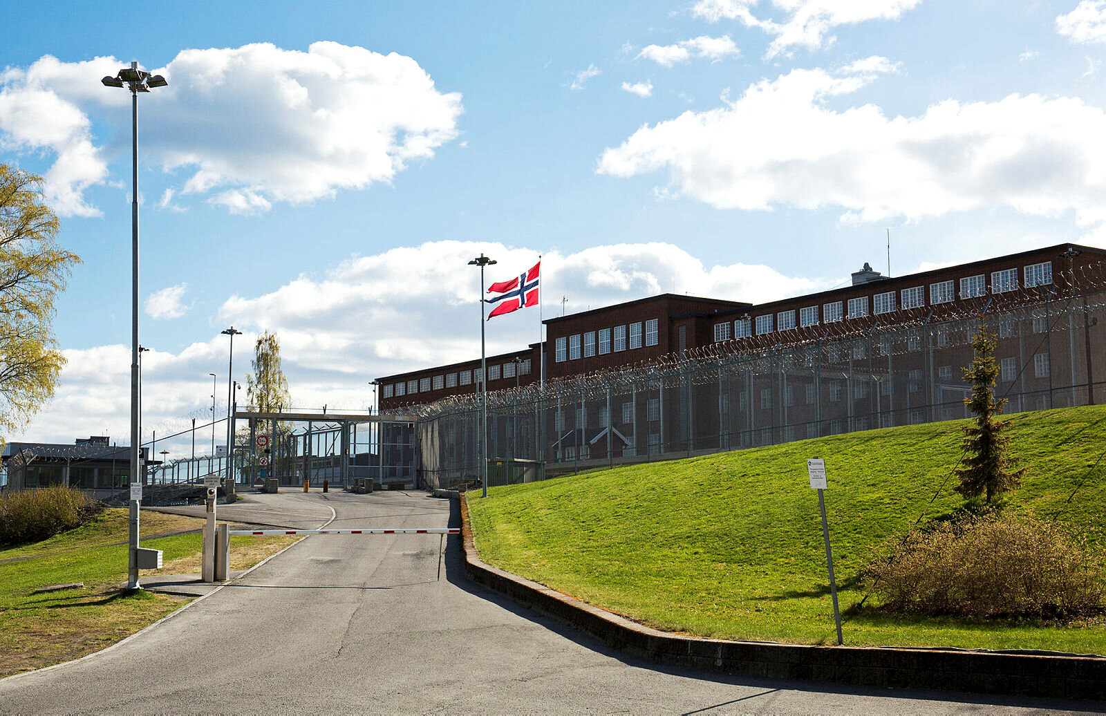 Oversiktsbilde av Ila fengsel fra hovedinngang